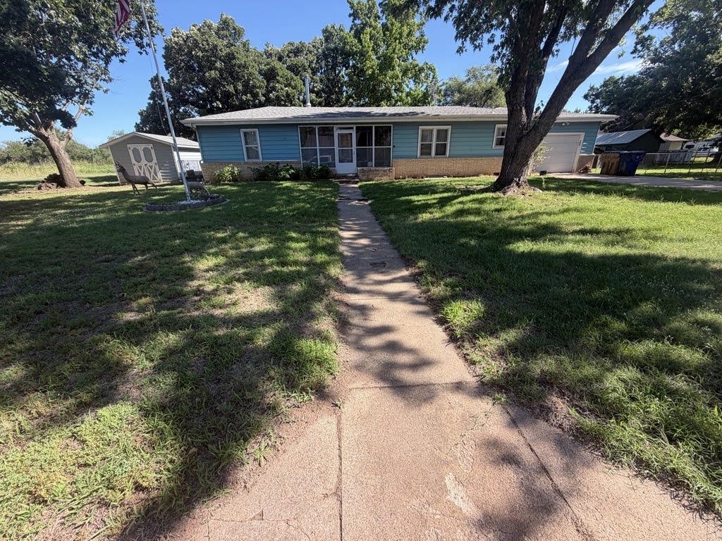 418 W Walnut Property Photo 2