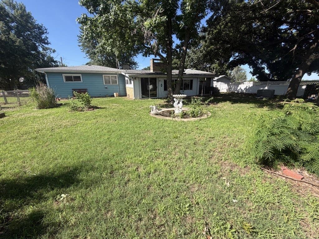 418 W Walnut Property Photo 4