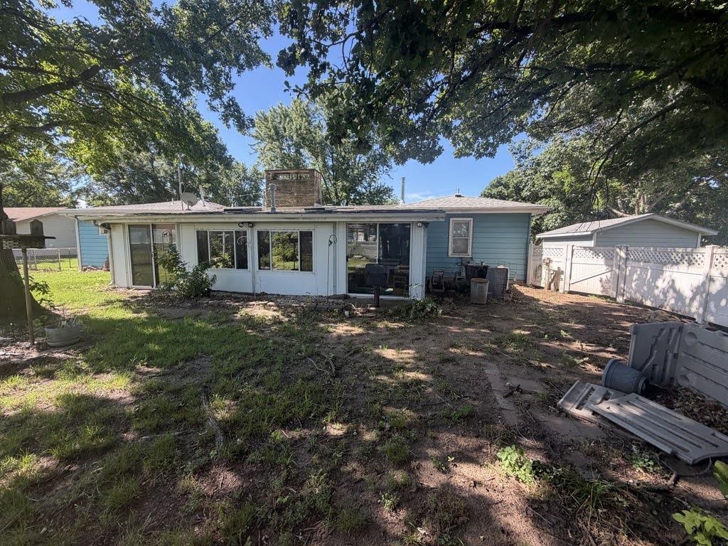 418 W Walnut Property Photo 6