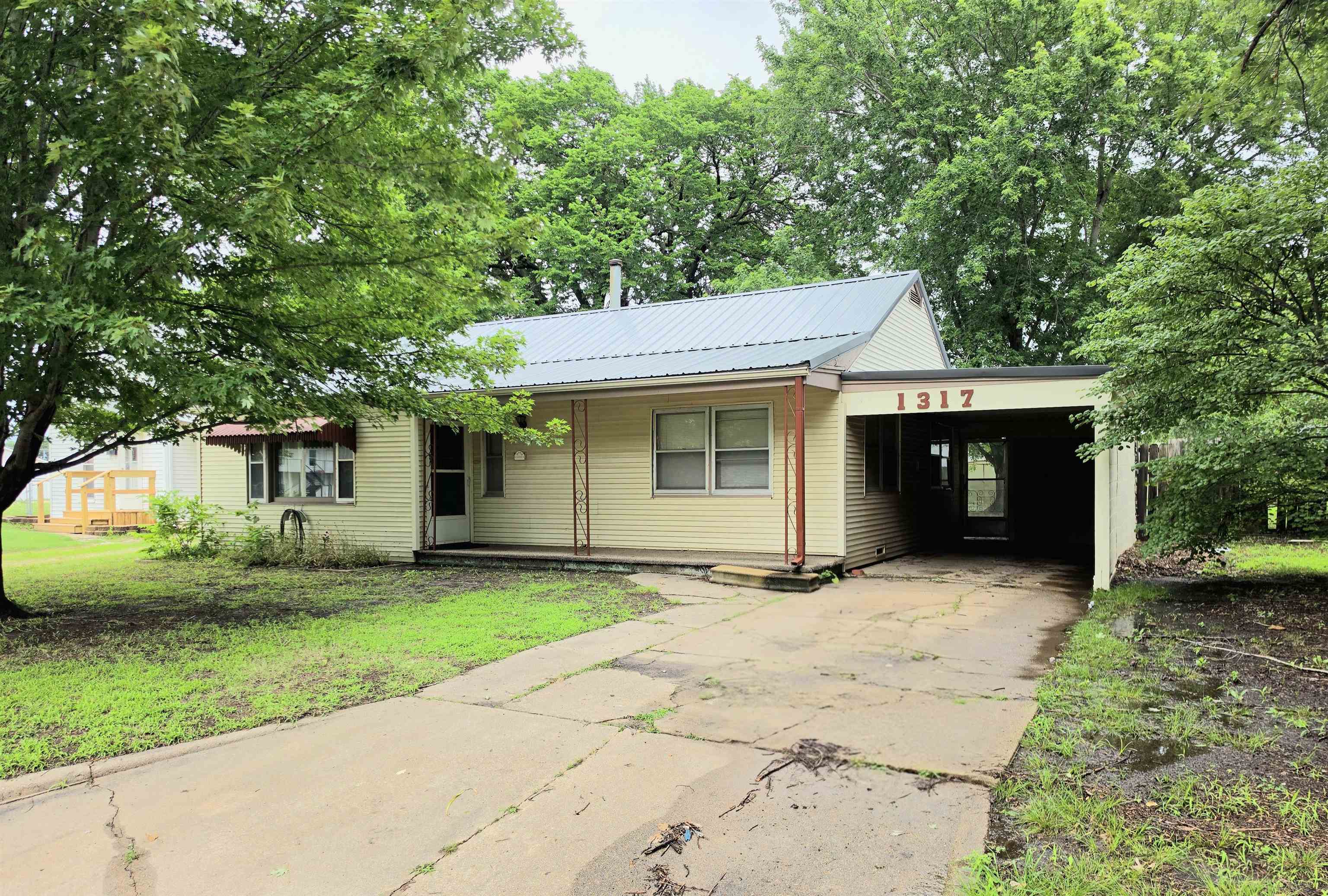 1317 N B Property Photo 1