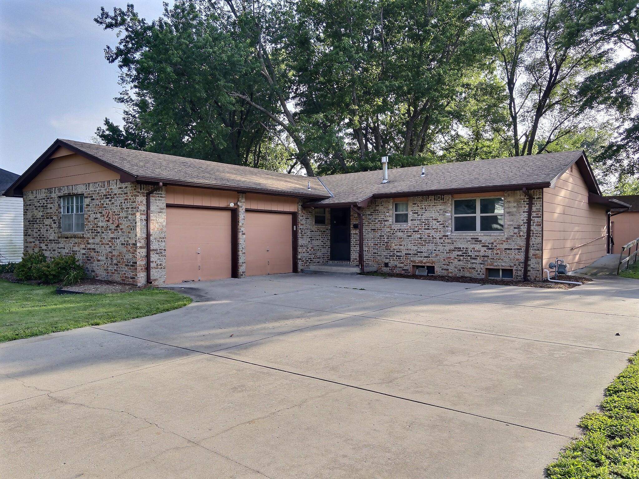 213 S Lauber Ln Property Photo 2