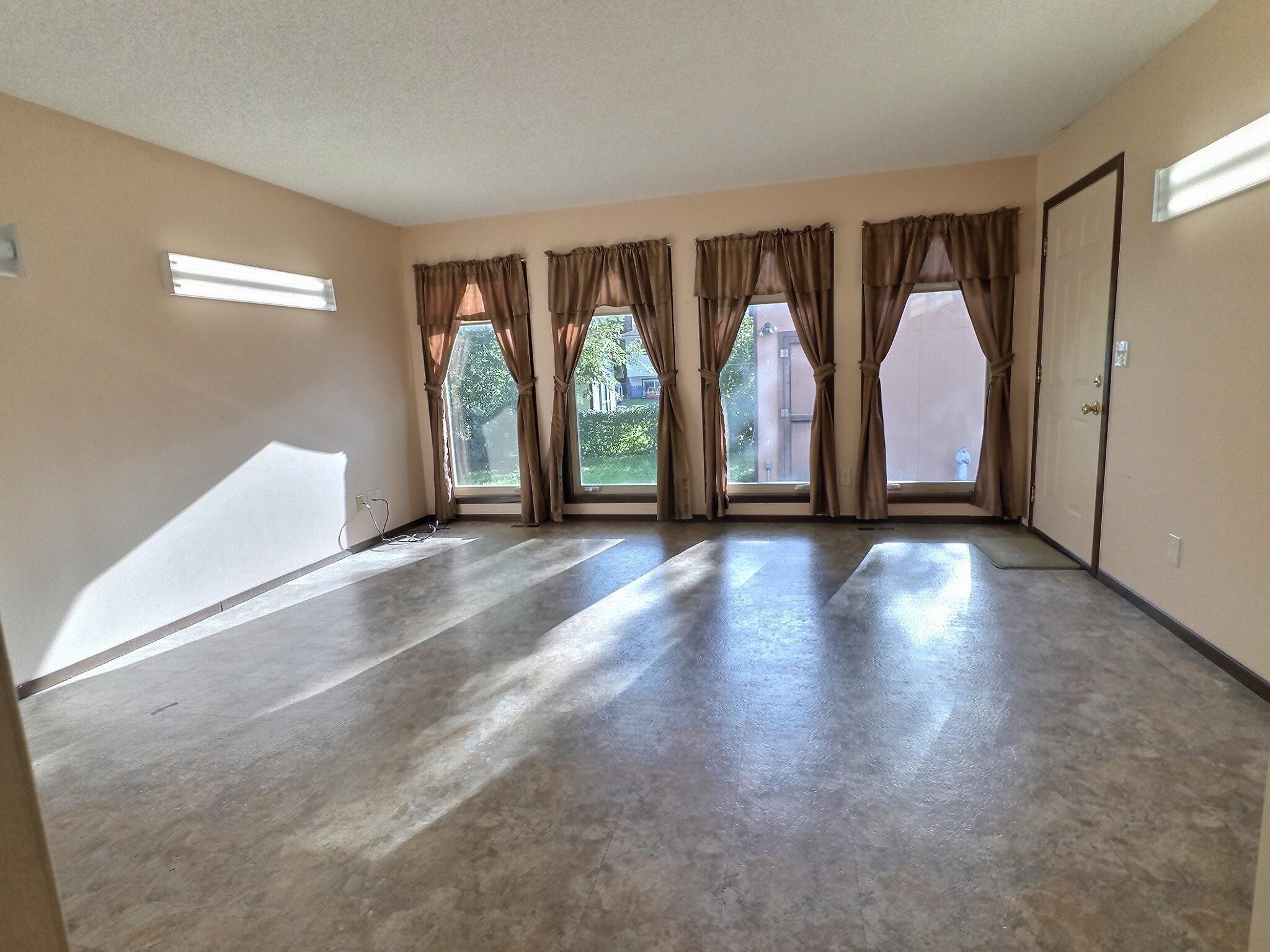 213 S Lauber Ln Property Photo 3