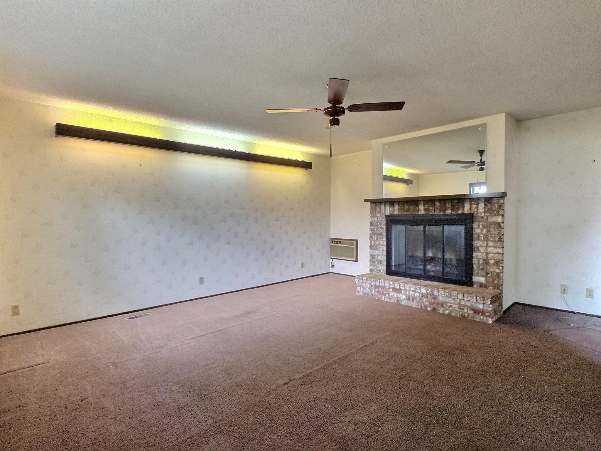 213 S Lauber Ln Property Photo 4