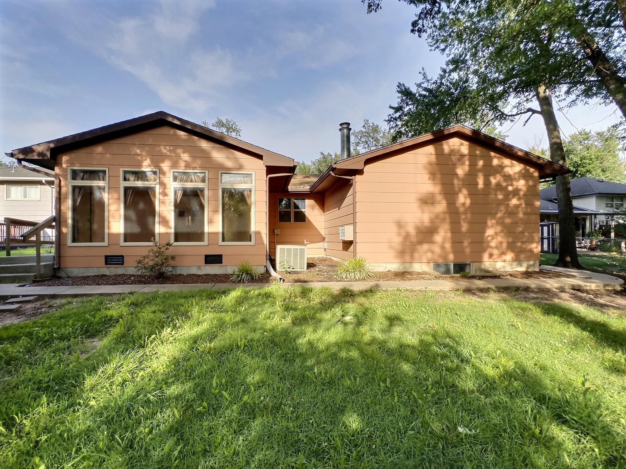 213 S Lauber Ln Property Photo 16