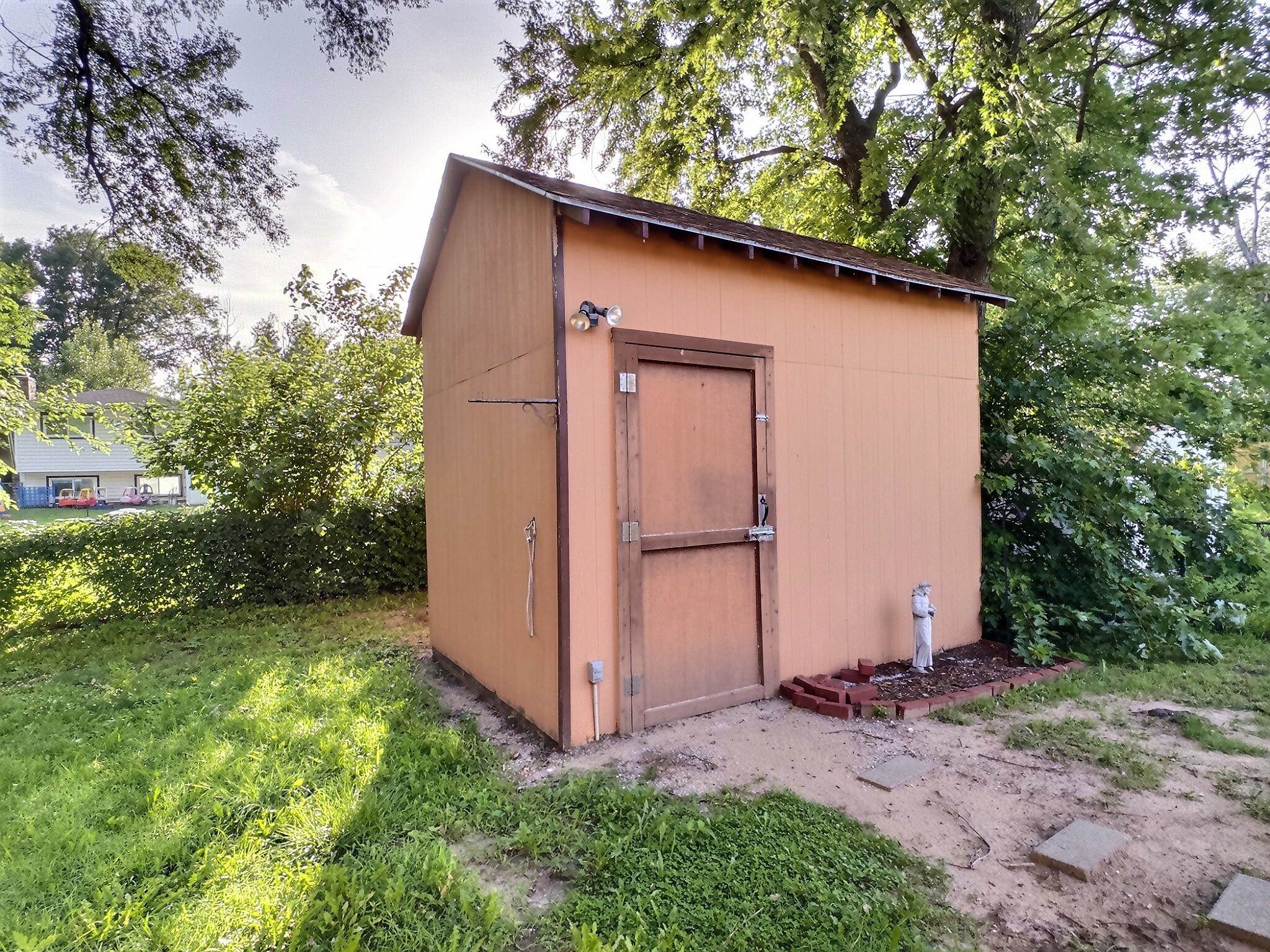 213 S Lauber Ln Property Photo 17