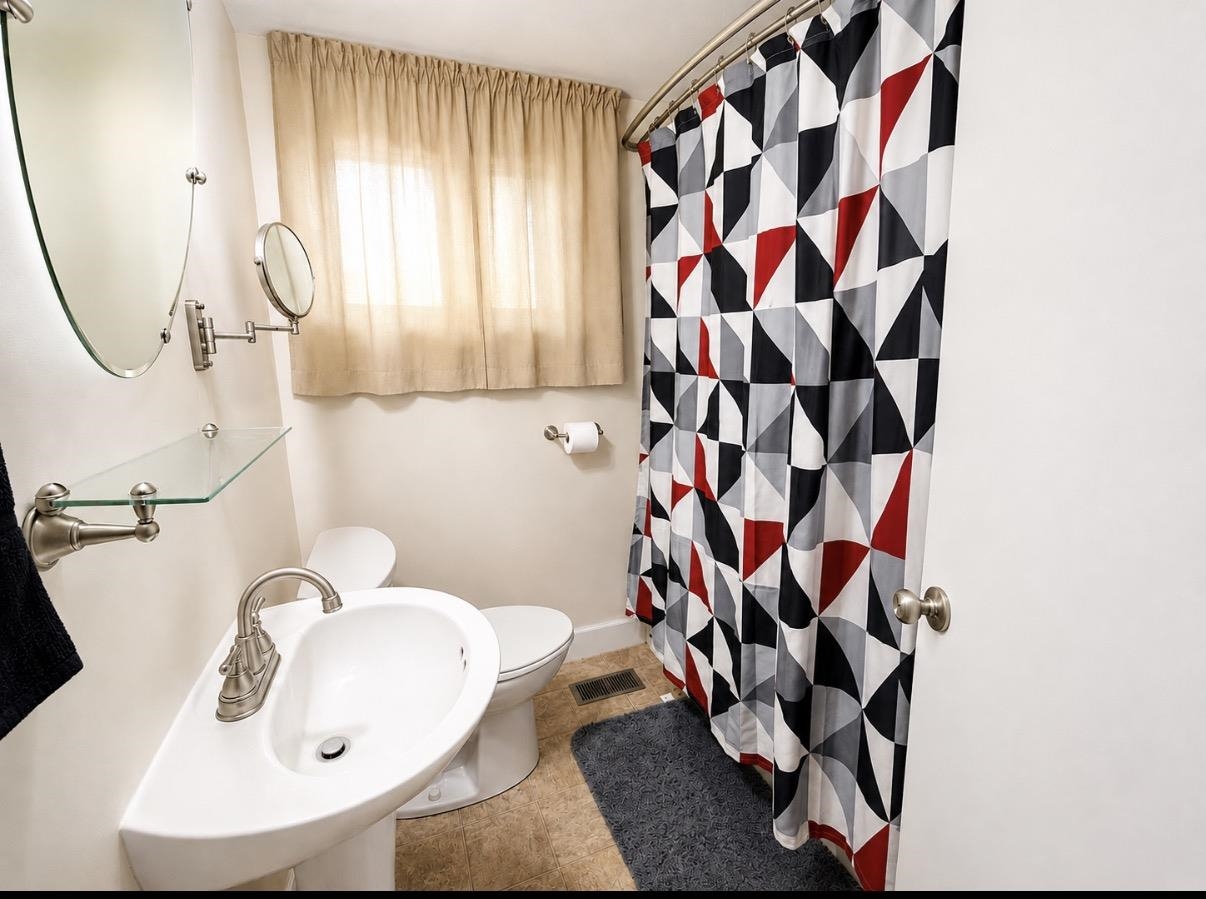 1219 Midland Property Photo 6