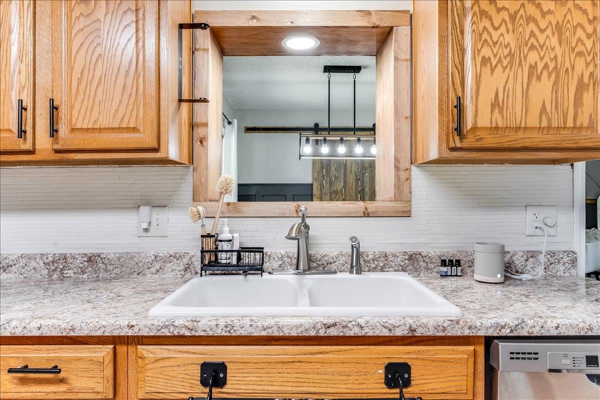615 E 57th St S Property Photo 24