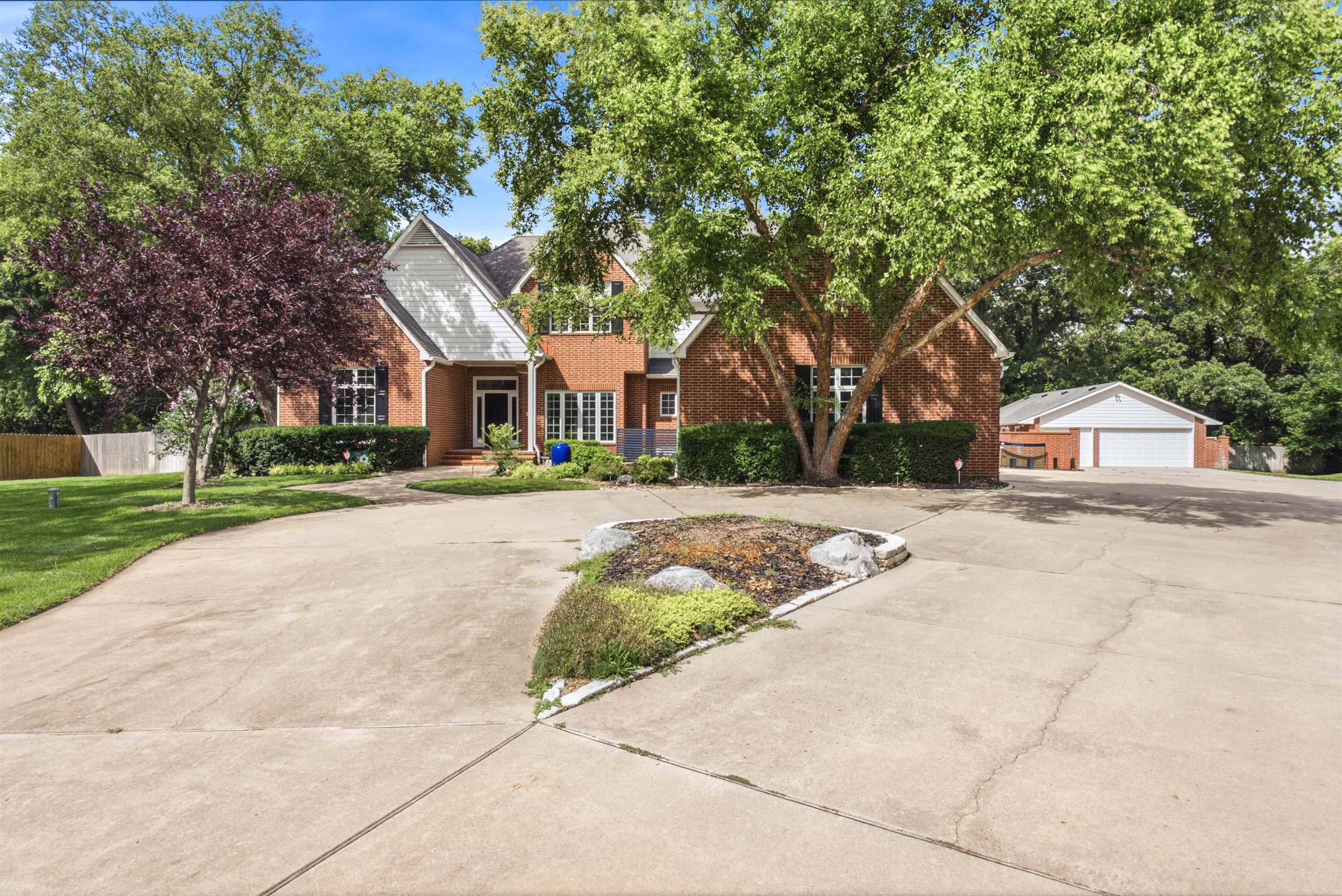 419 N Brook Forest Rd Property Photo