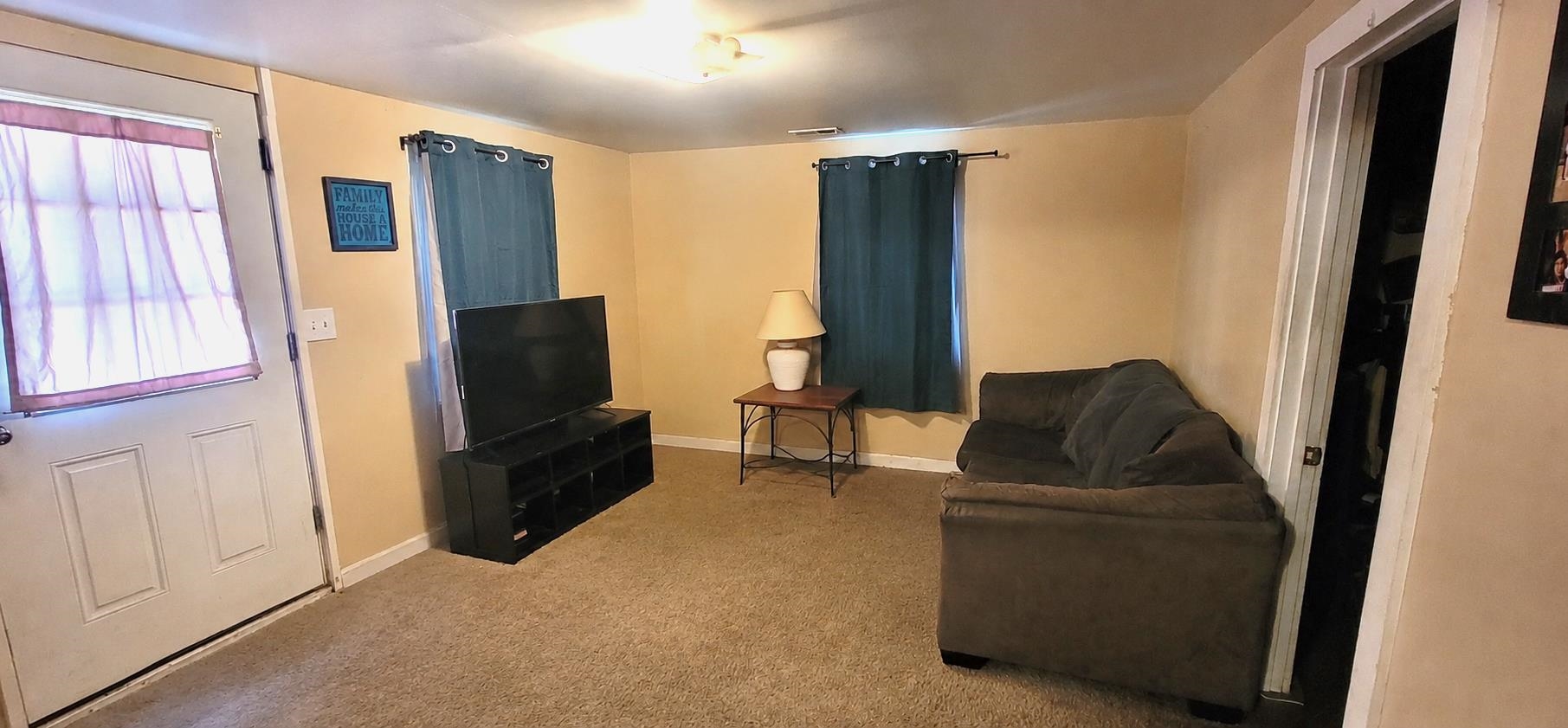 131 Glendale Property Photo 3
