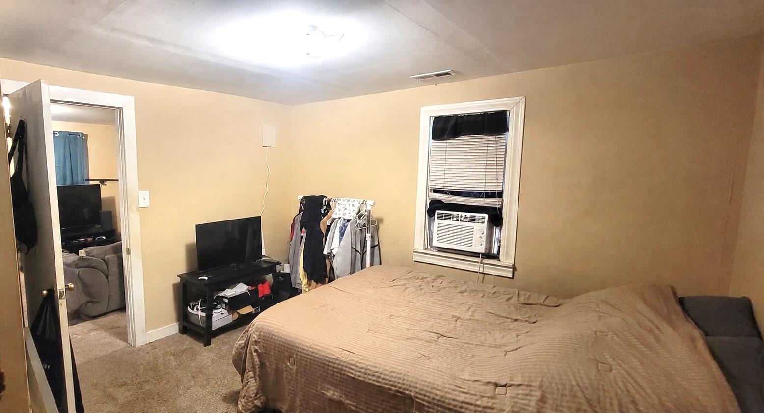131 Glendale Property Photo 4