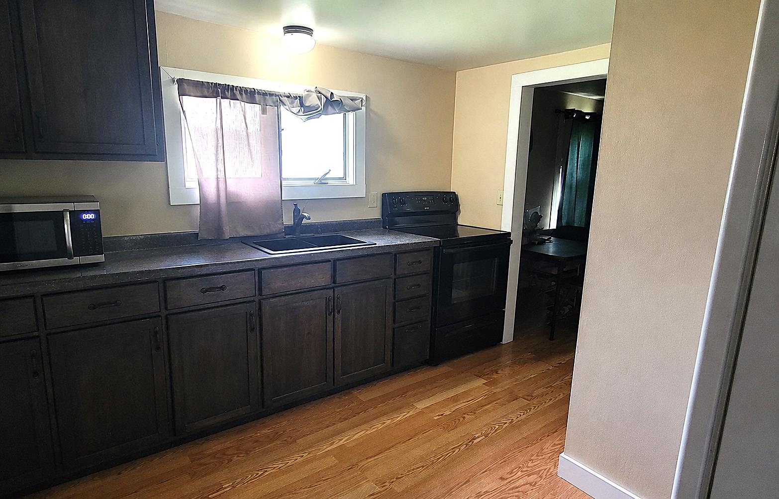 131 Glendale Property Photo 6