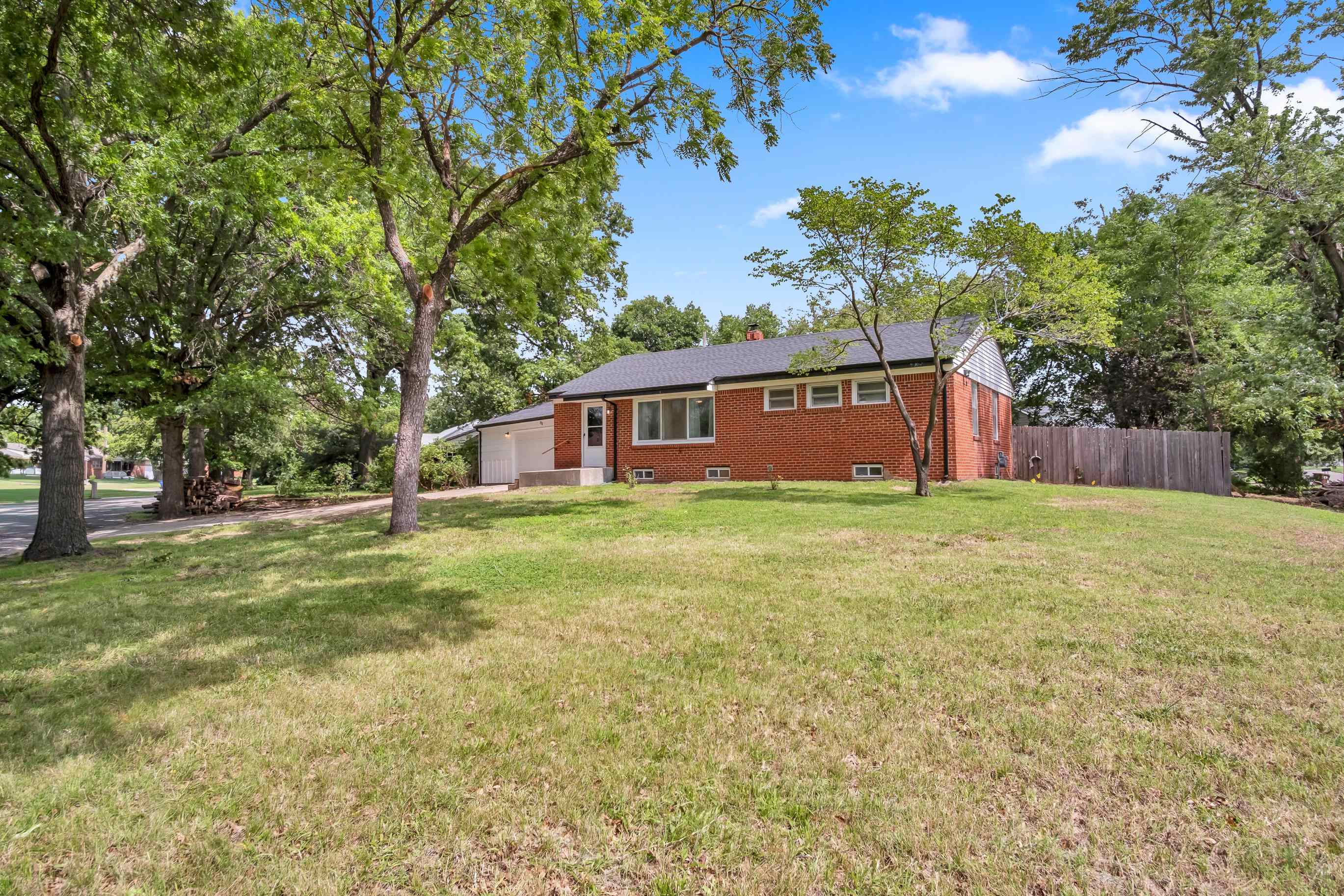 870 S Watson Ln Property Photo 3