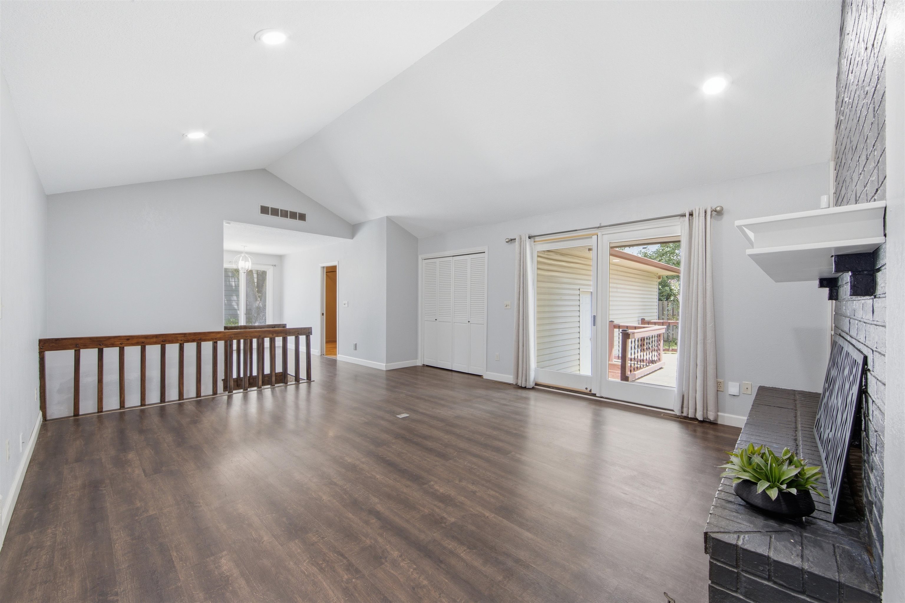2314 N Bromfield Property Photo 5