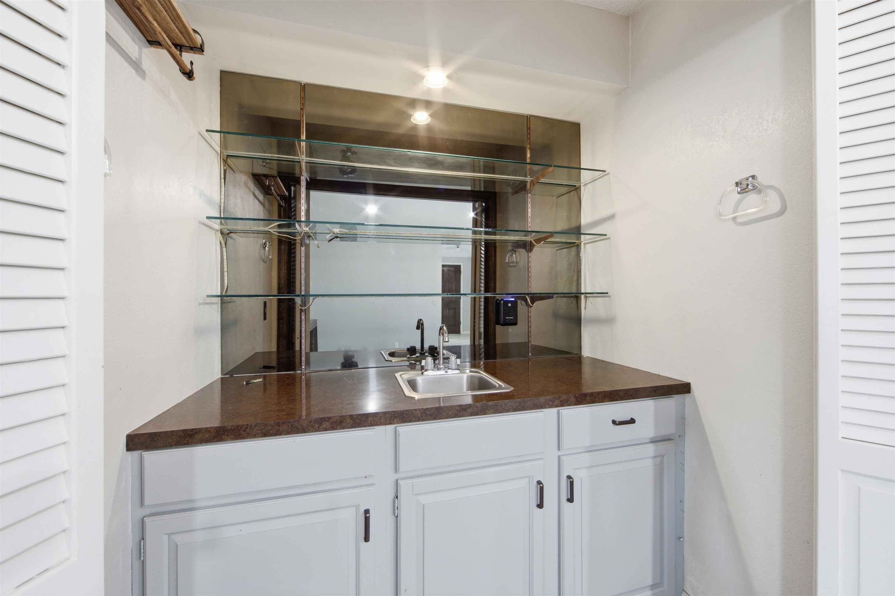 2314 N Bromfield Property Photo 10
