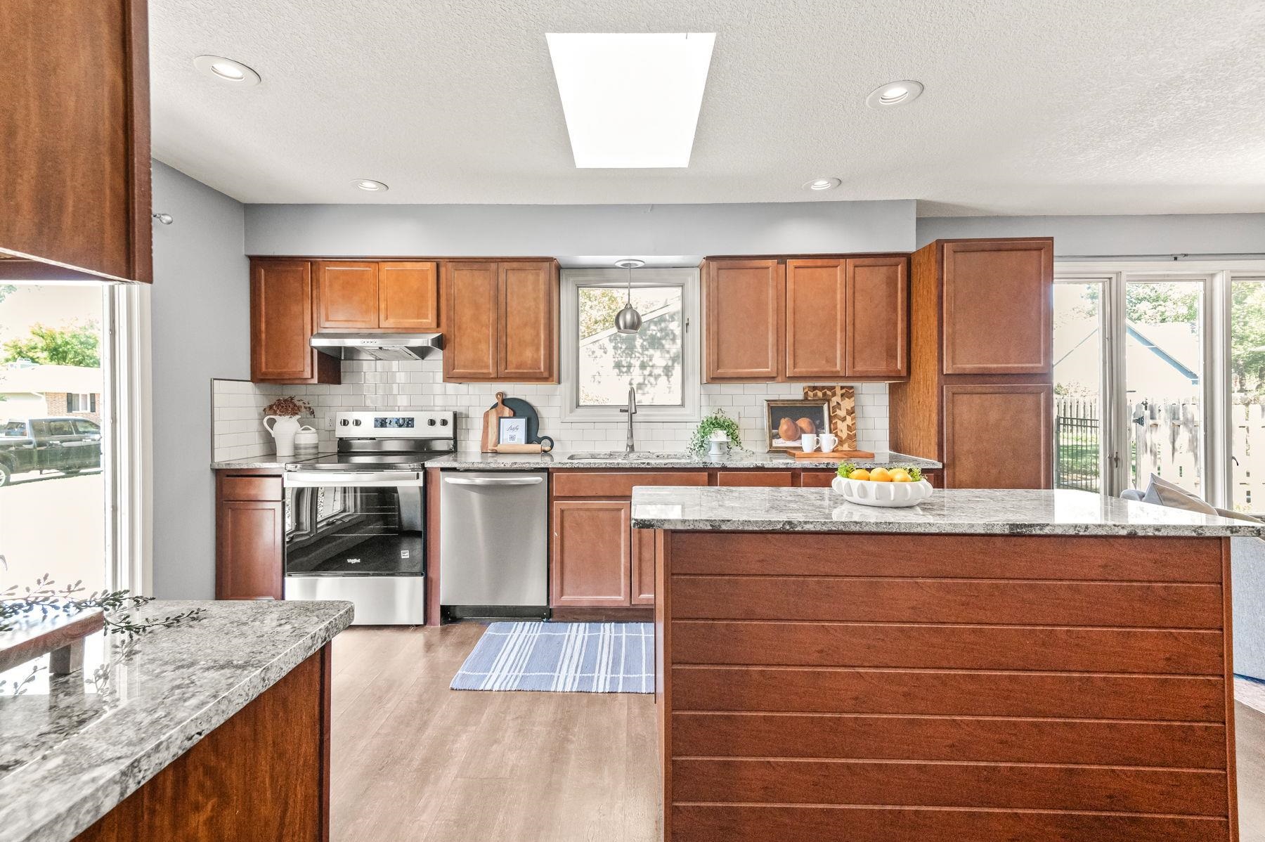 2314 N Bromfield Property Photo 10