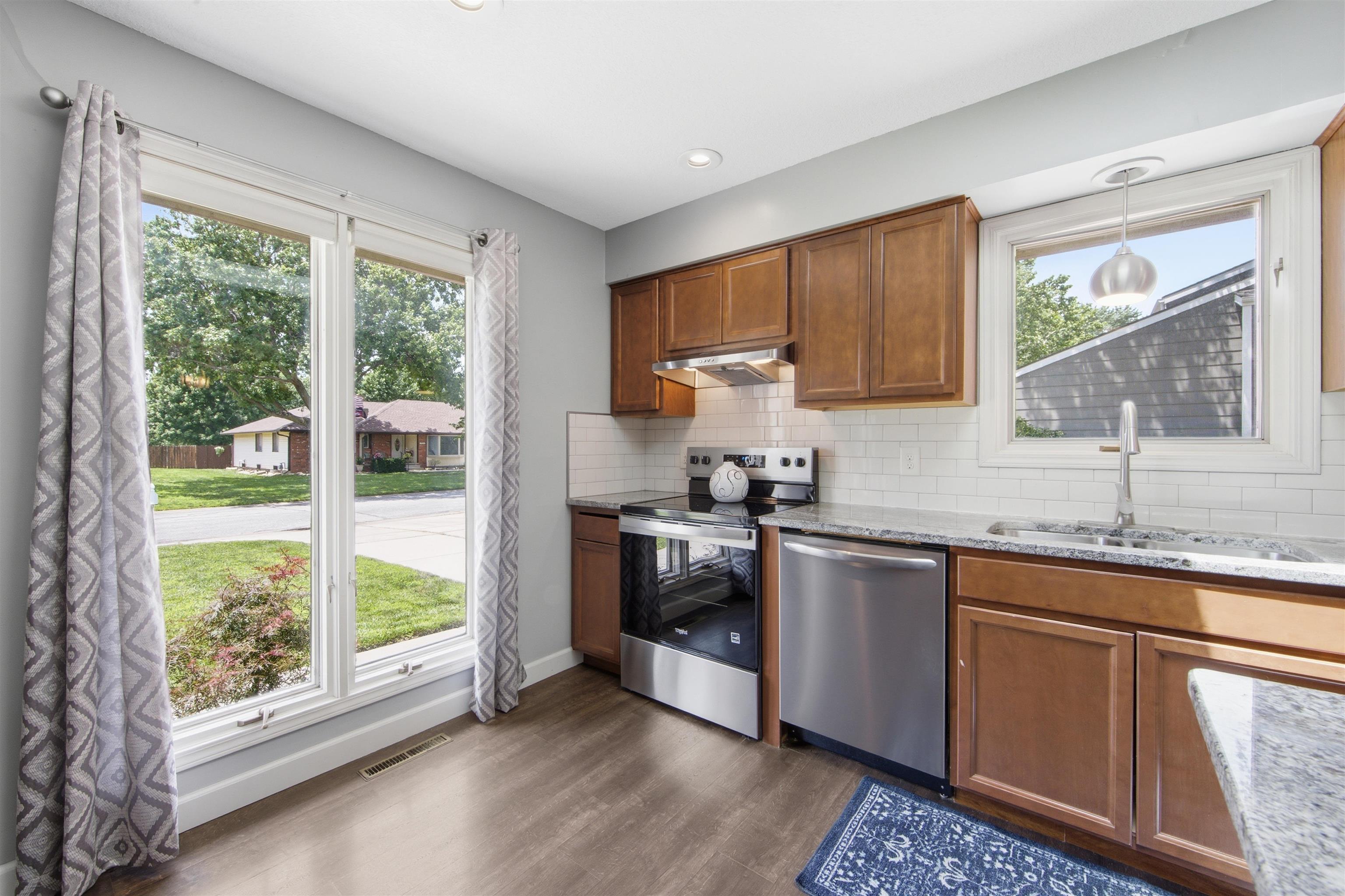 2314 N Bromfield Property Photo 14