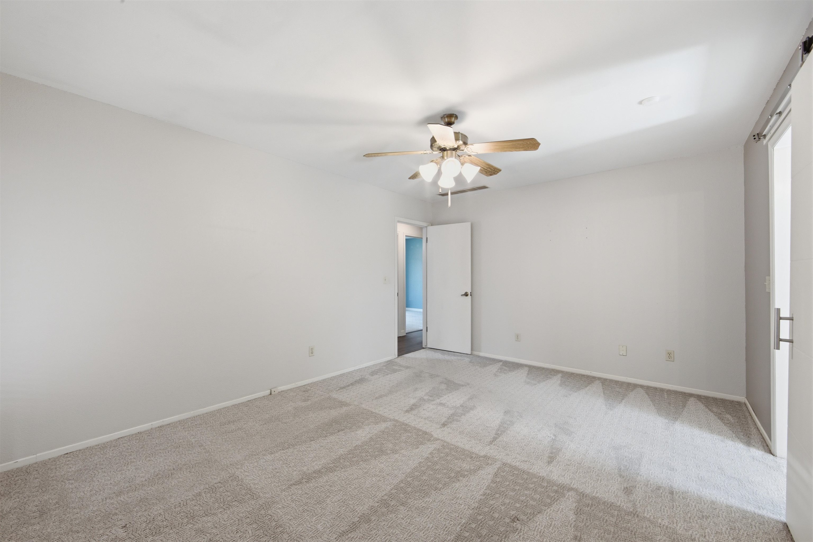 2314 N Bromfield Property Photo 19