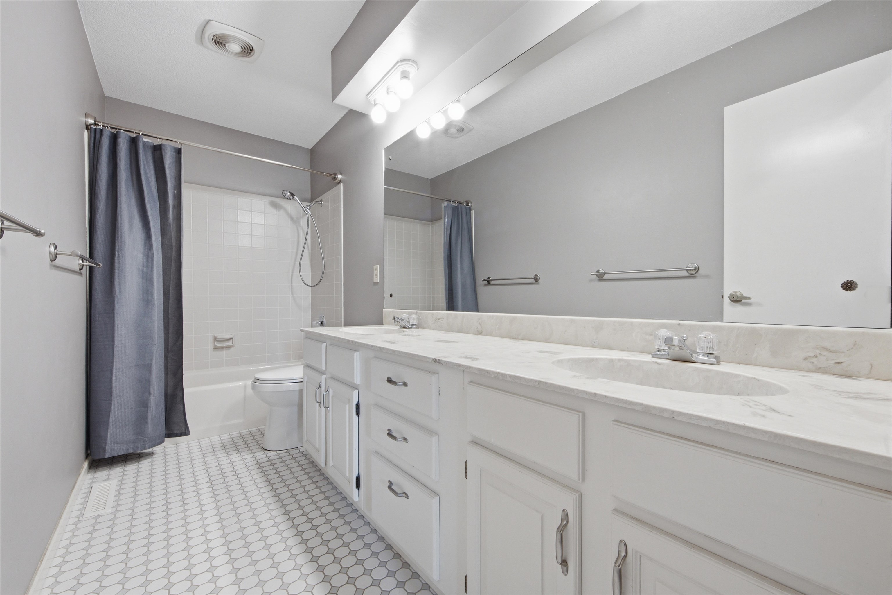 2314 N Bromfield Property Photo 24