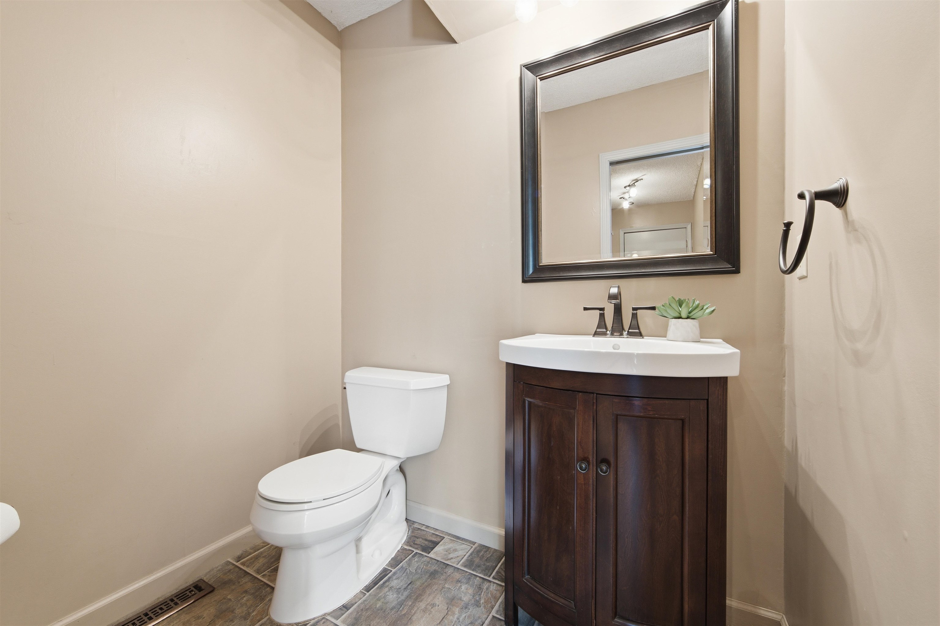 2314 N Bromfield Property Photo 27