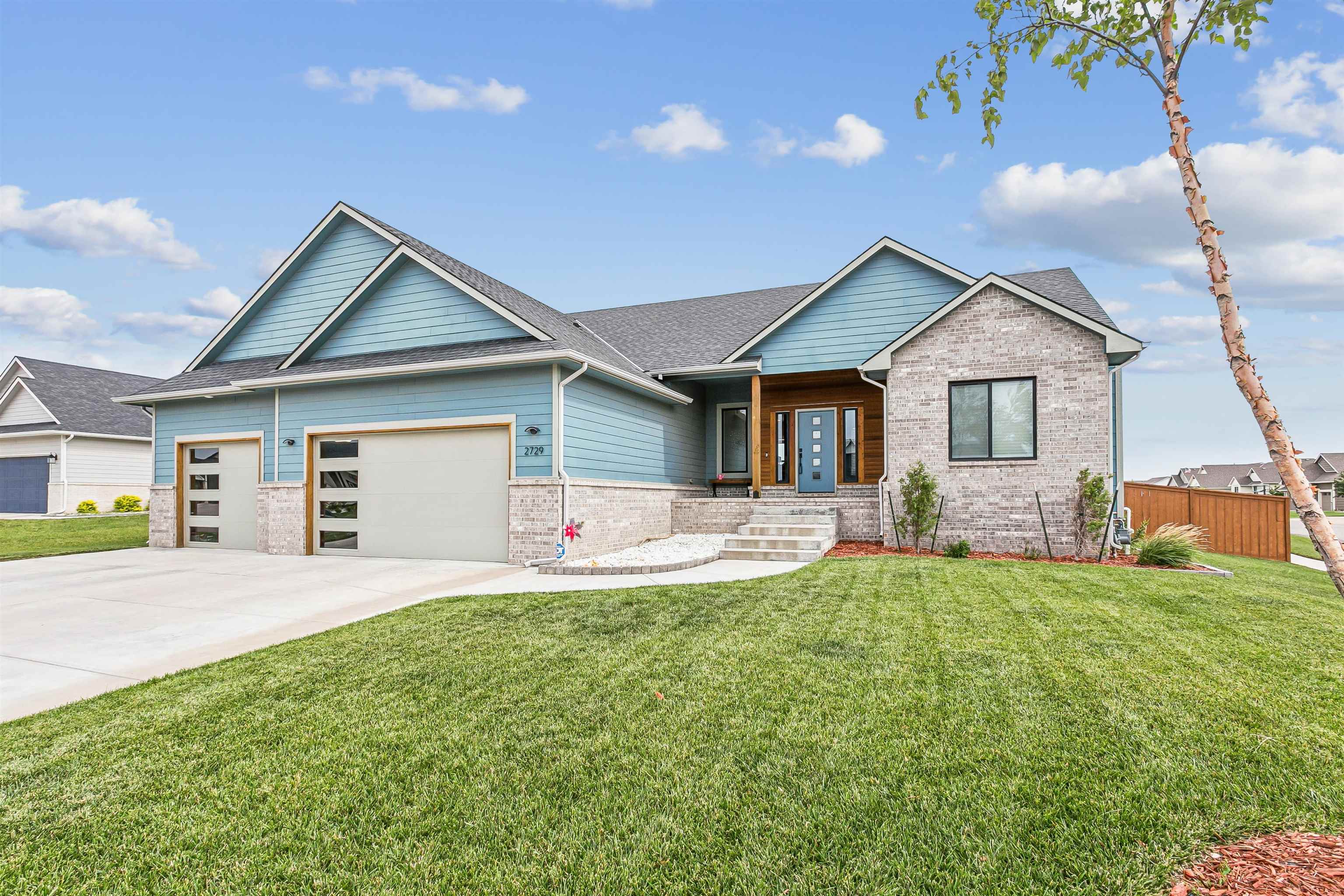 2729 N Eagle Court Property Photo 1