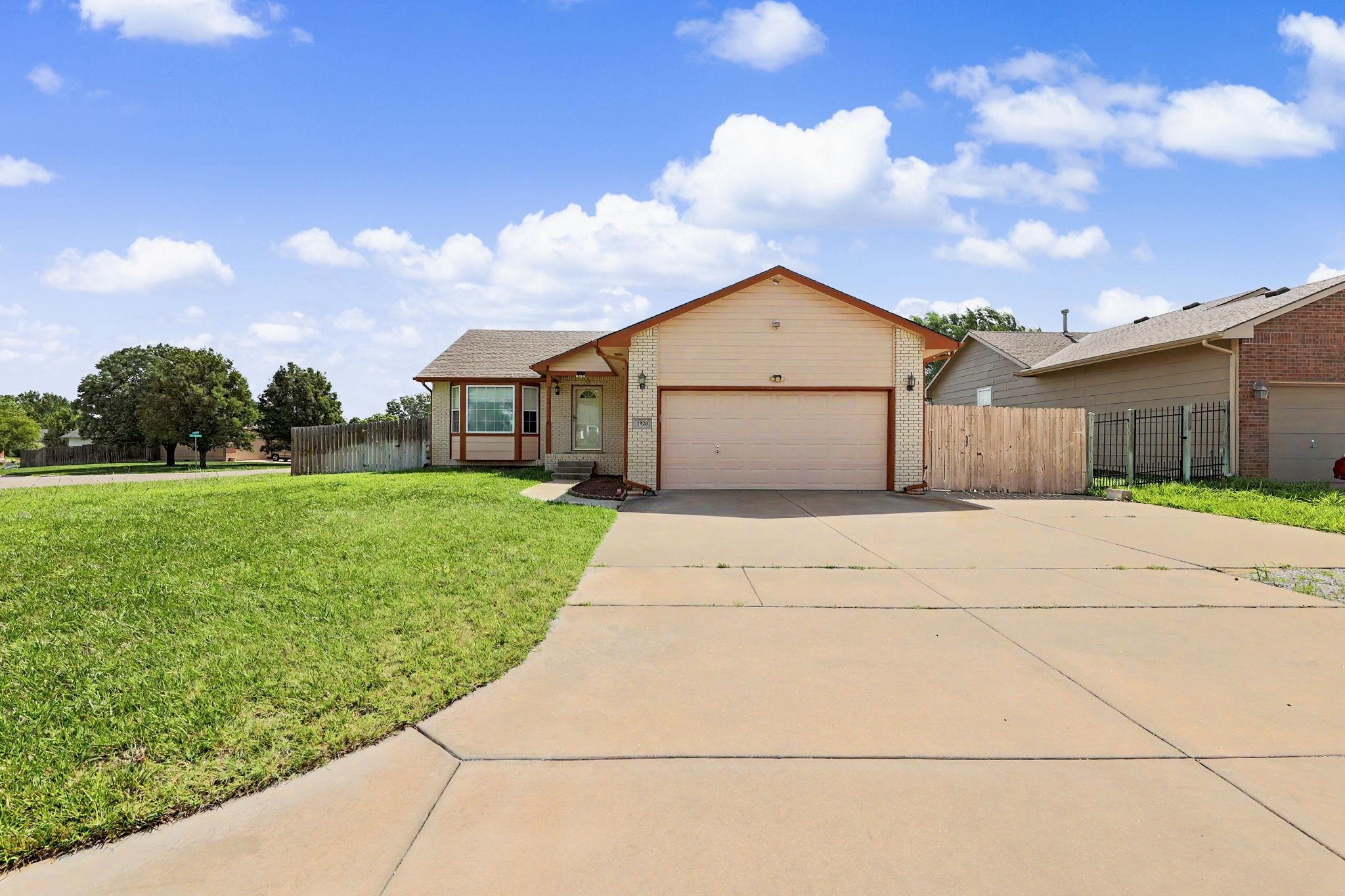 1920 S Leeanne Ln Property Photo 1