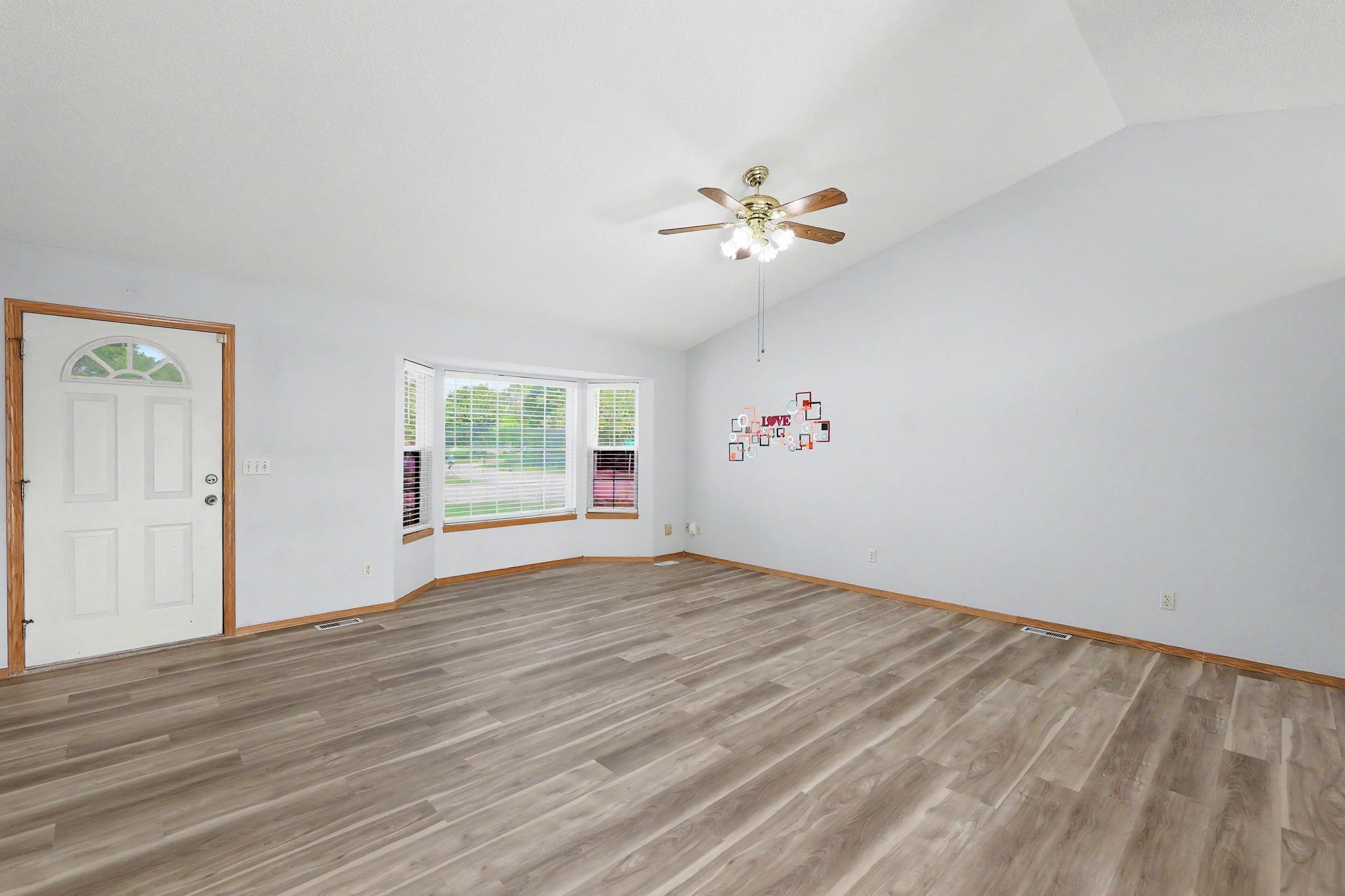 1920 S Leeanne Ln Property Photo 3