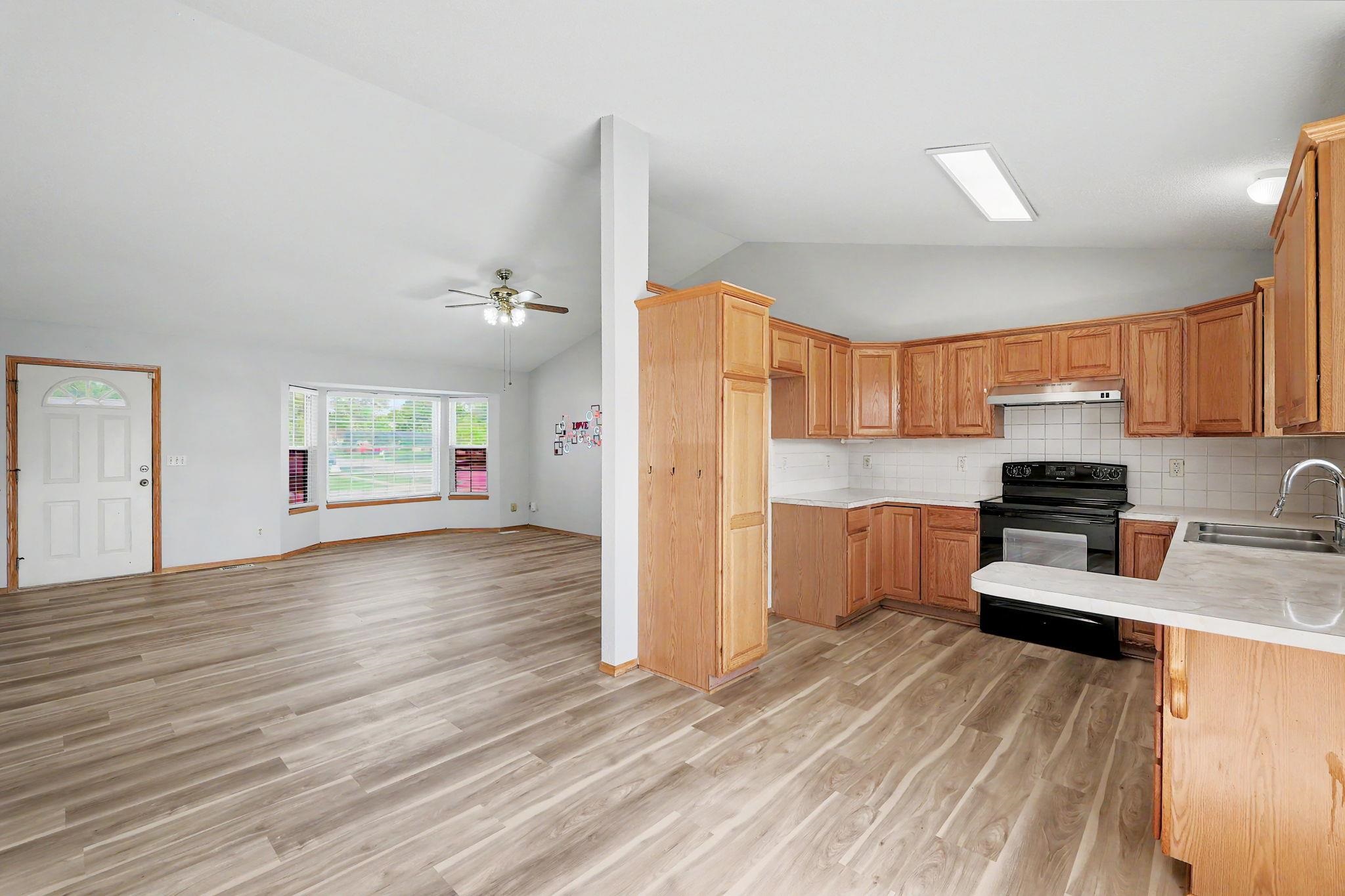 1920 S Leeanne Ln Property Photo 6
