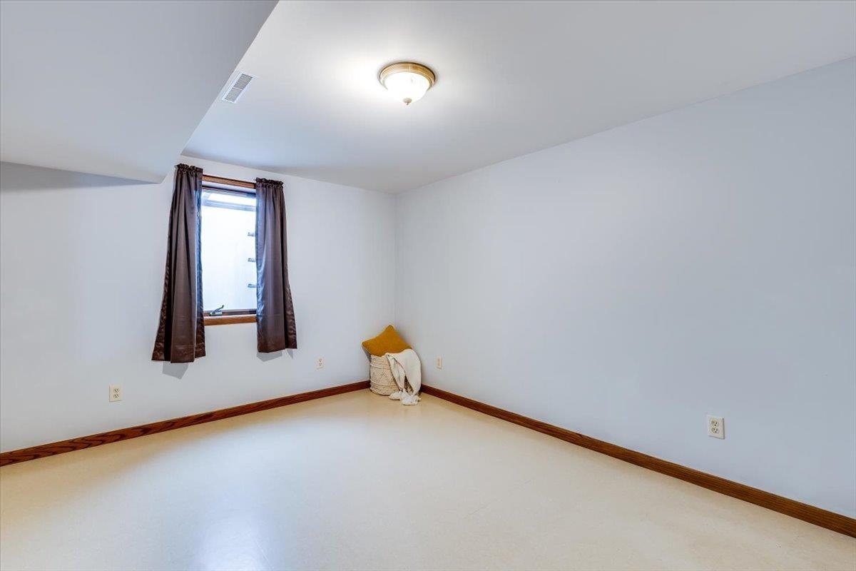 727 Crescent Property Photo 27