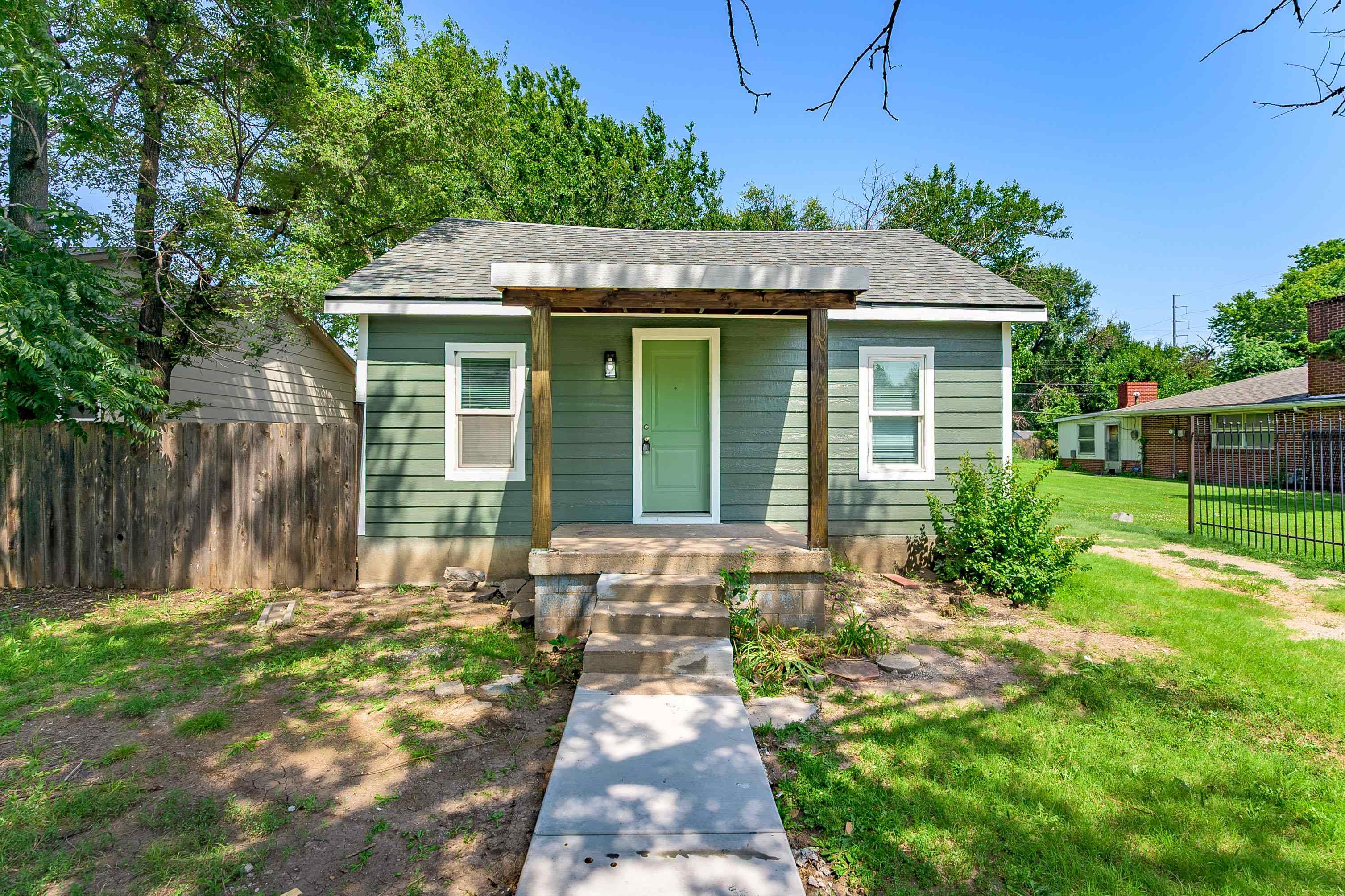 1242 N Piatt Ave Property Photo 1
