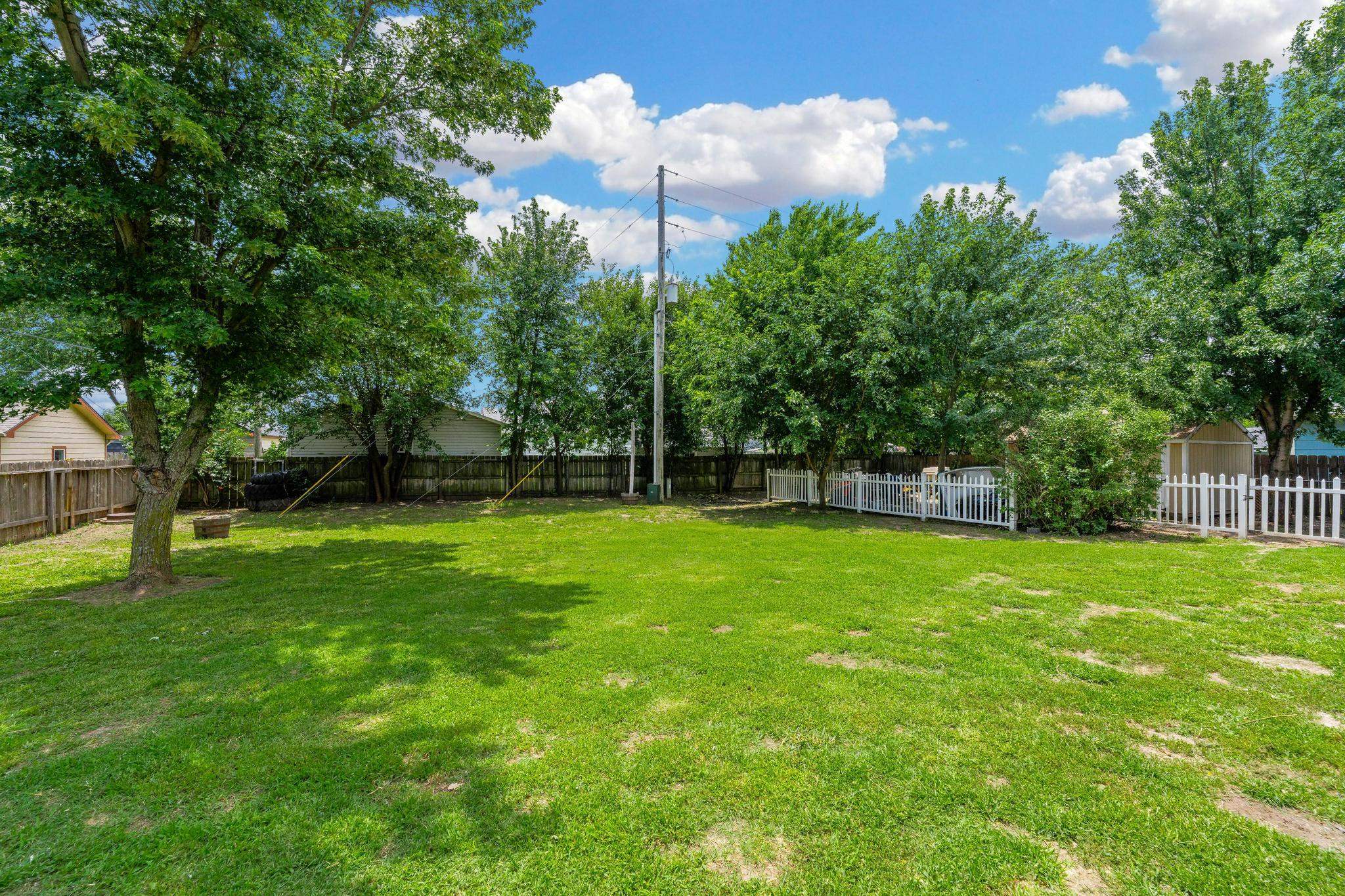 517 E Brownie Property Photo 25