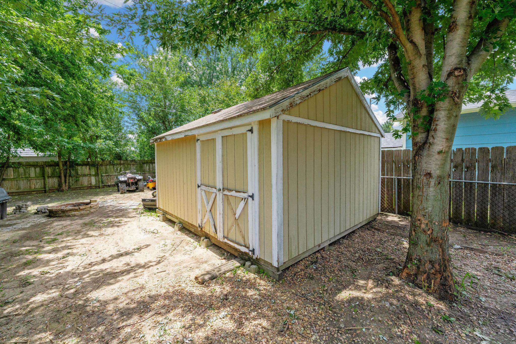517 E Brownie Property Photo 27