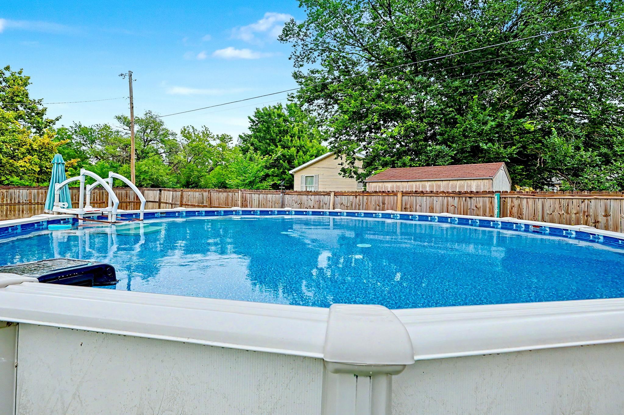 1556 N Poplar Property Photo 4