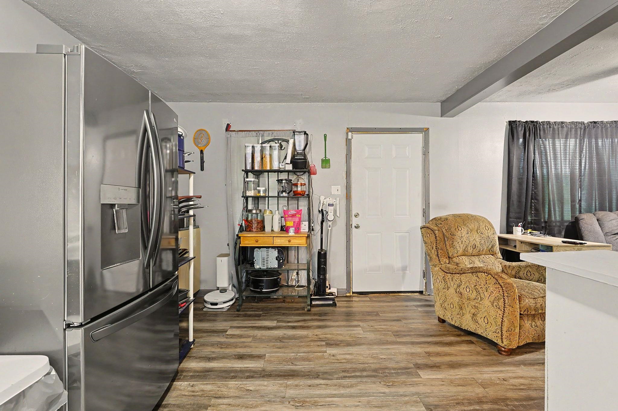 1556 N Poplar Property Photo 10