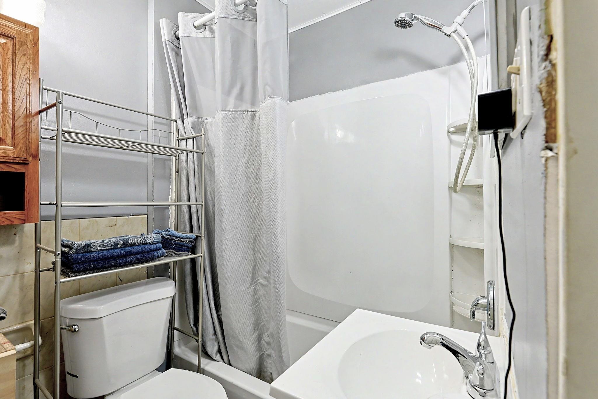 1556 N Poplar Property Photo 12