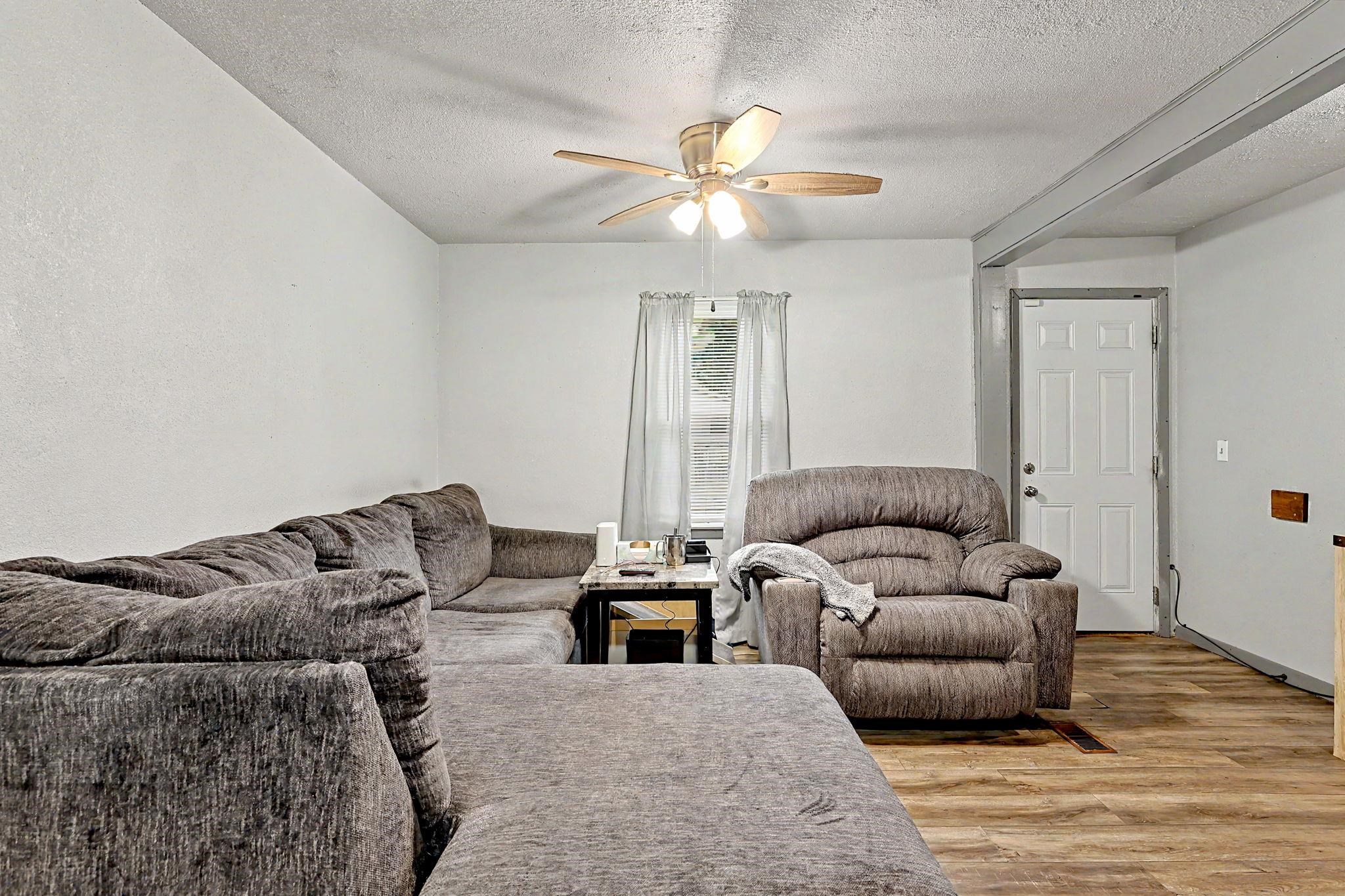 1556 N Poplar Property Photo 13