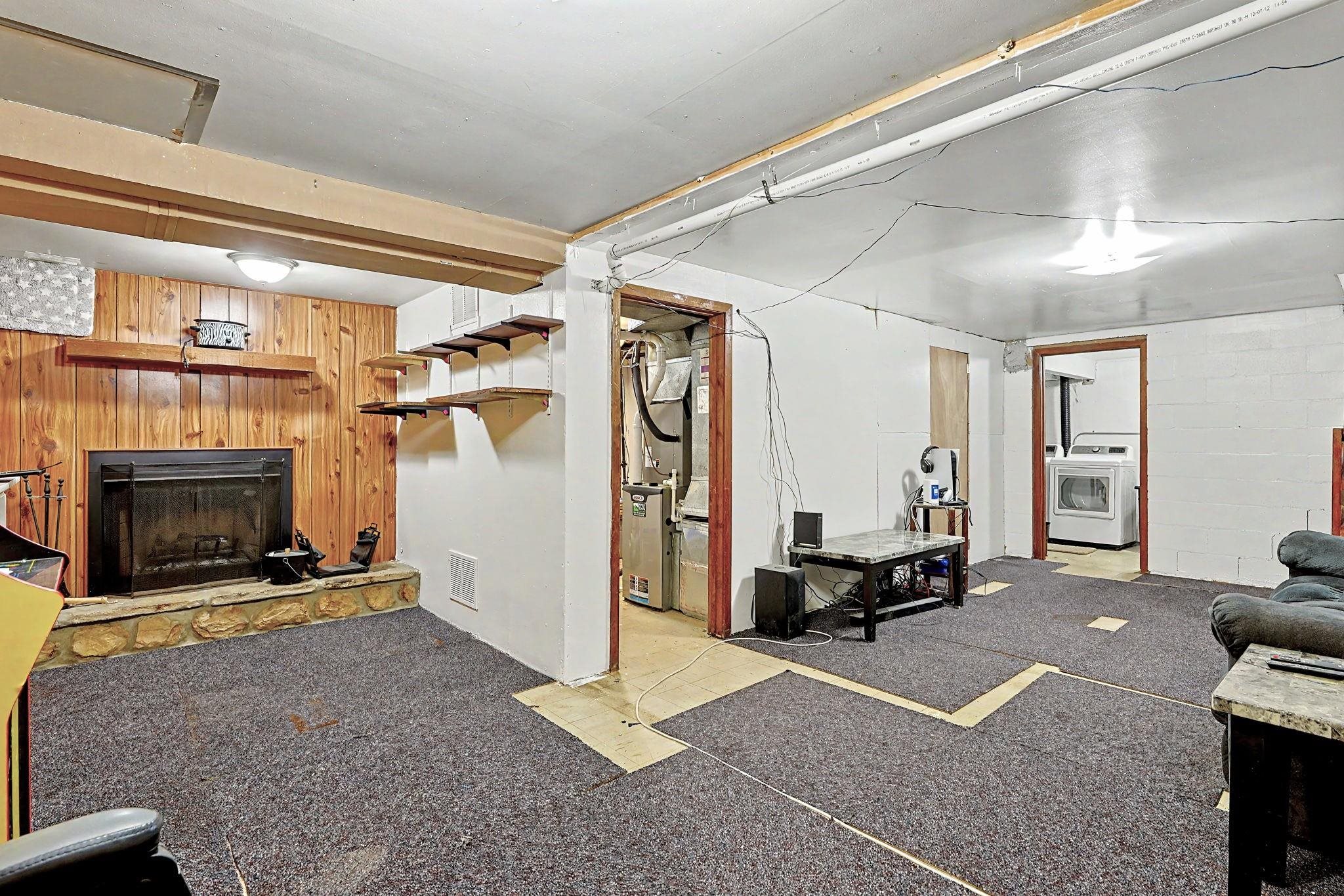 1556 N Poplar Property Photo 19