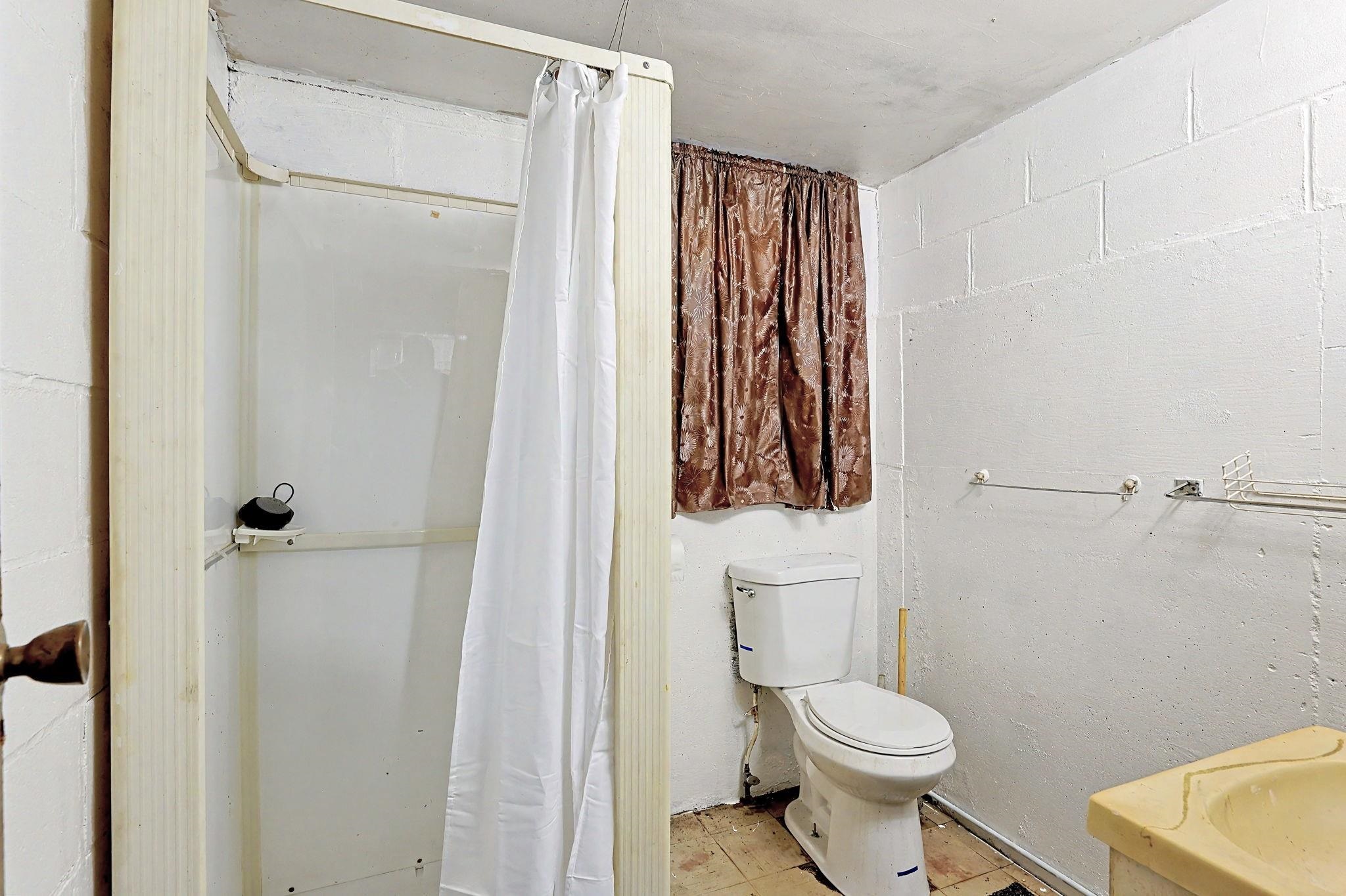 1556 N Poplar Property Photo 21