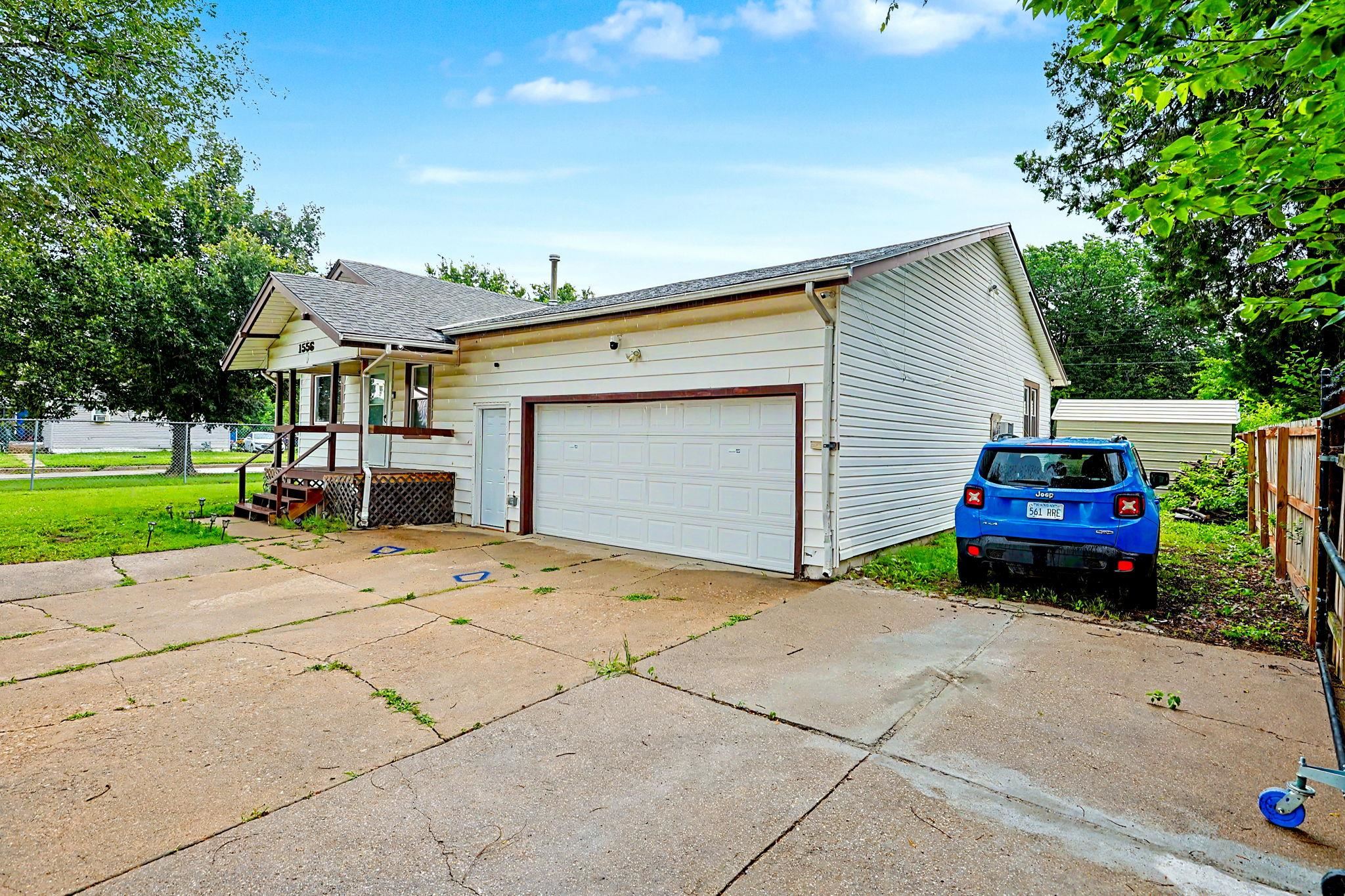 1556 N Poplar Property Photo 24