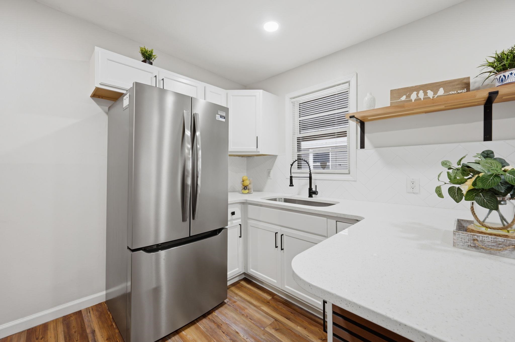 549-551 S Glendale Ave Property Photo 15