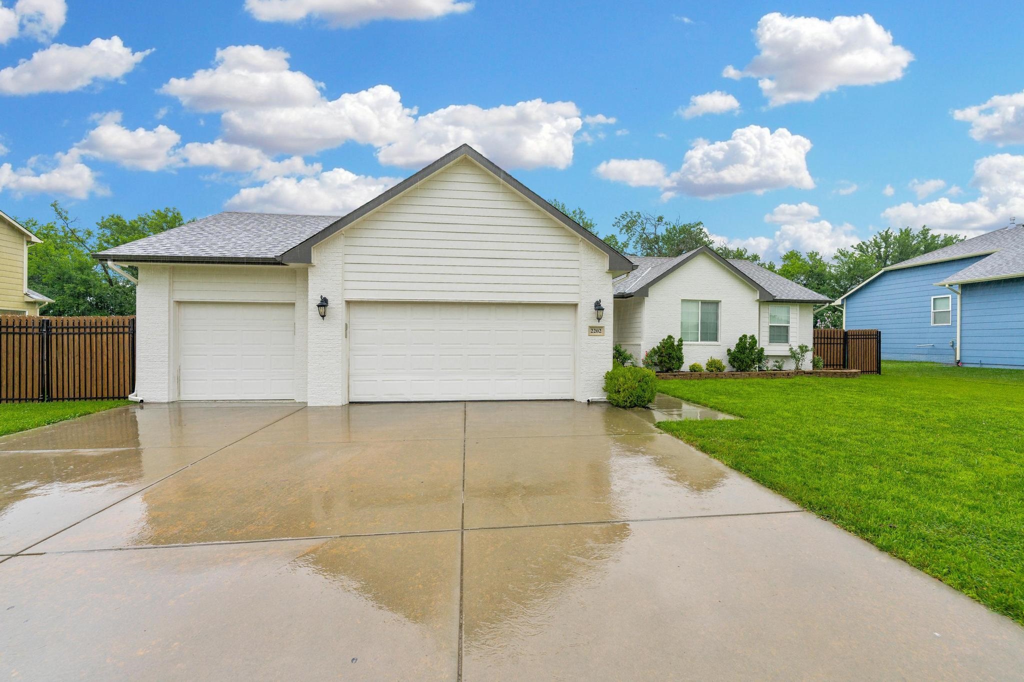 2202 S Cranbrook Property Photo 1