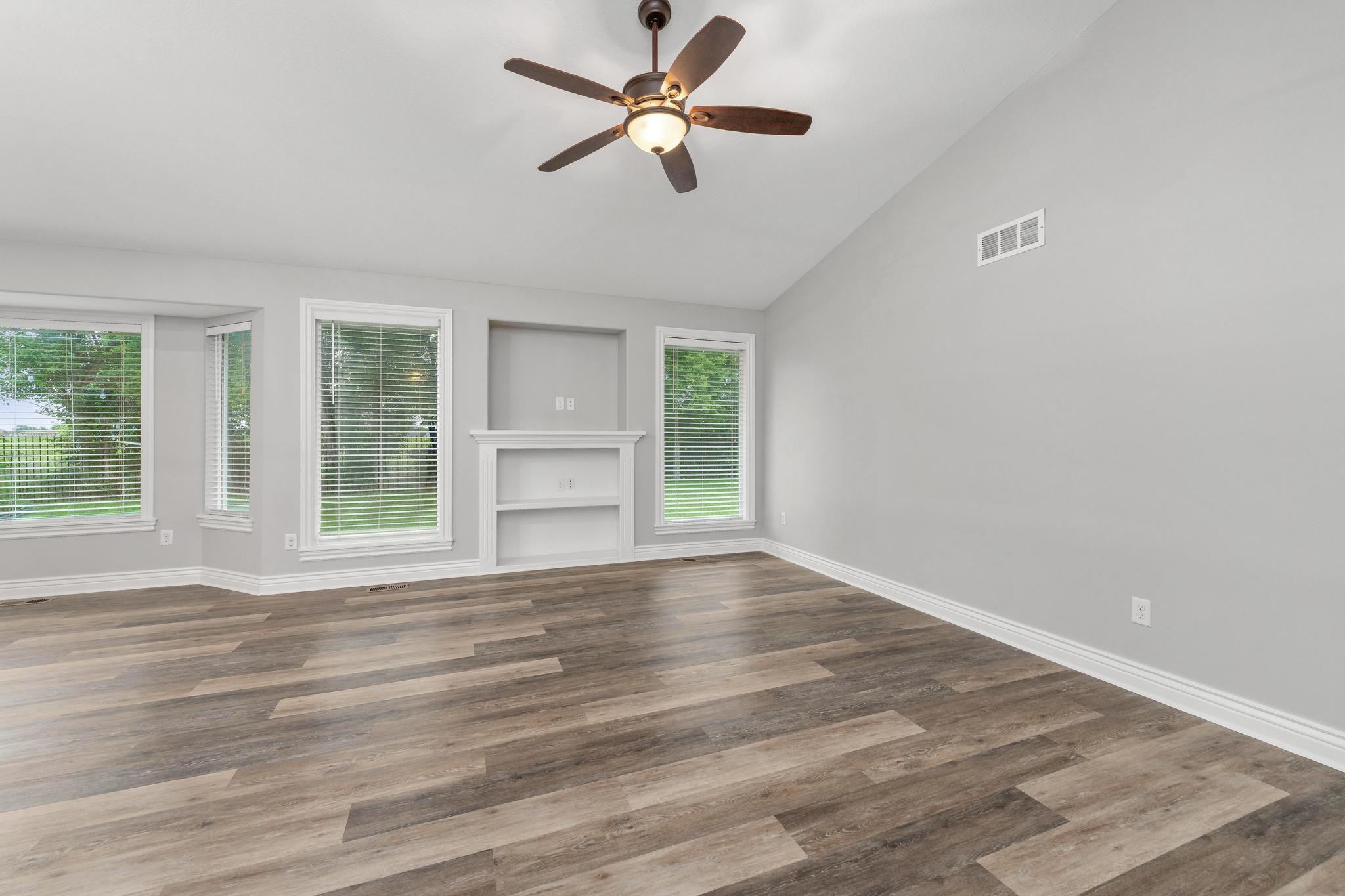 2202 S Cranbrook Property Photo 4