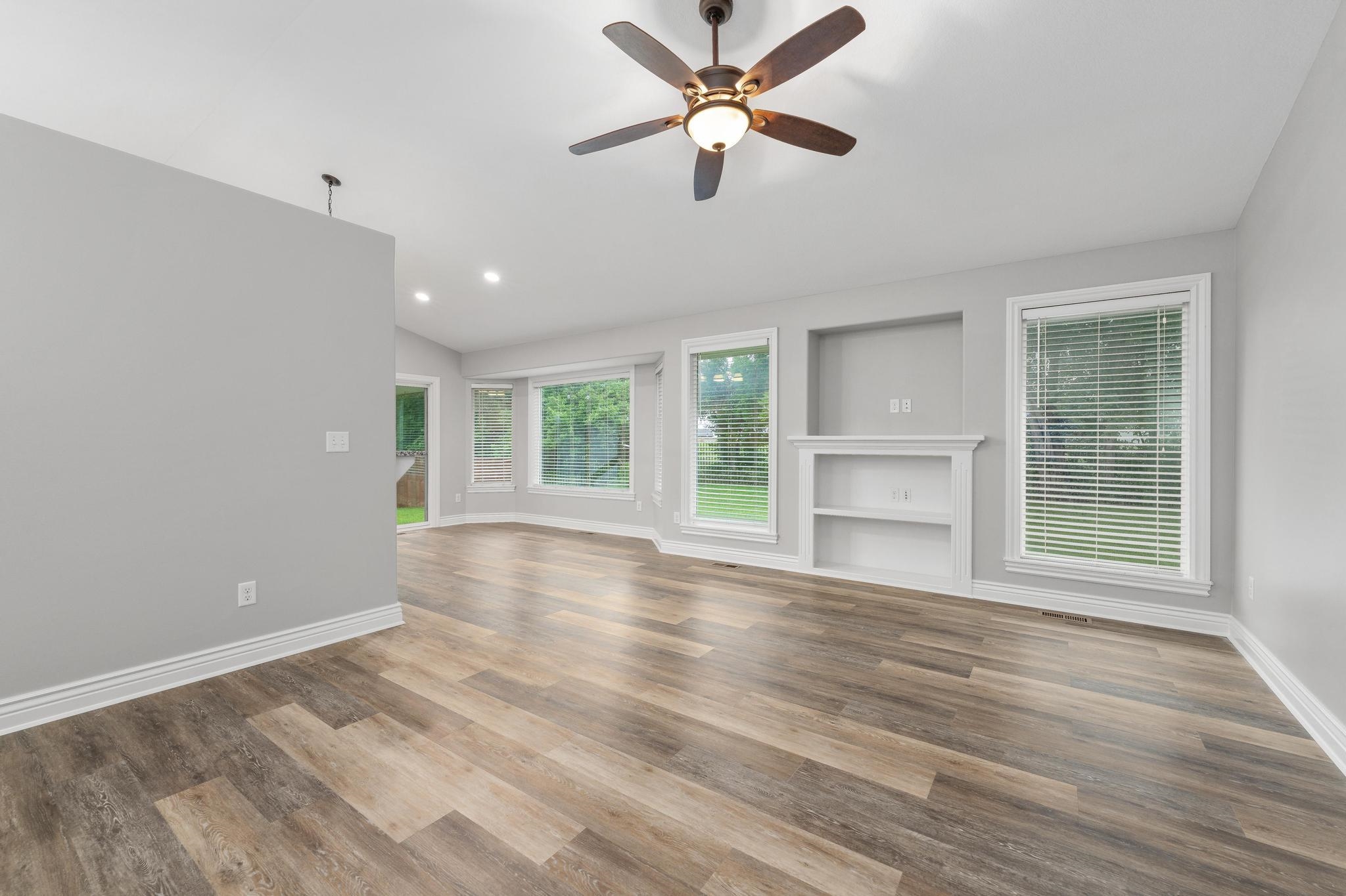 2202 S Cranbrook Property Photo 5