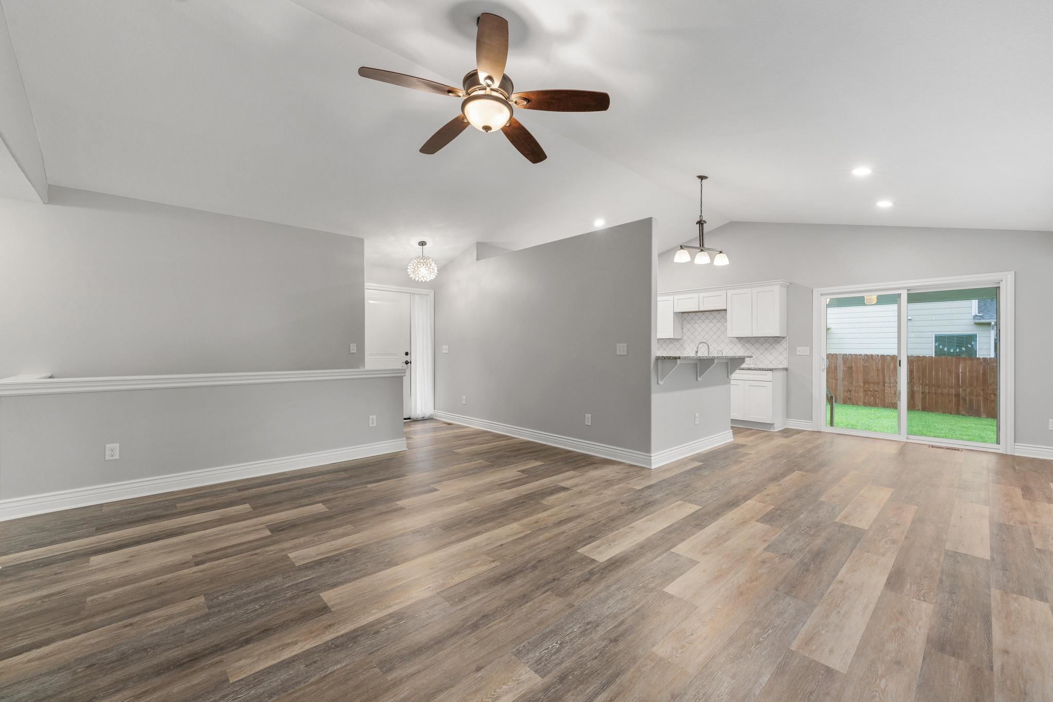 2202 S Cranbrook Property Photo 6