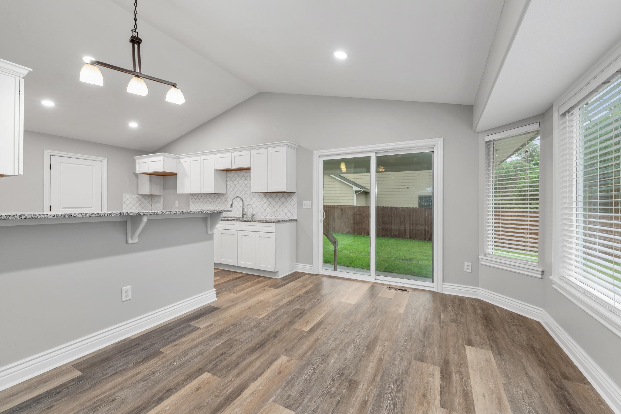 2202 S Cranbrook Property Photo 9