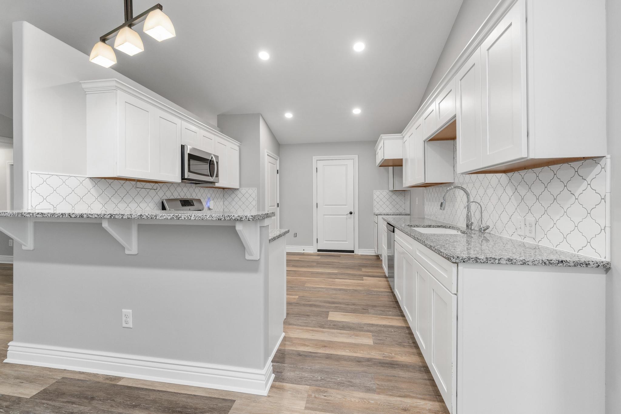 2202 S Cranbrook Property Photo 10