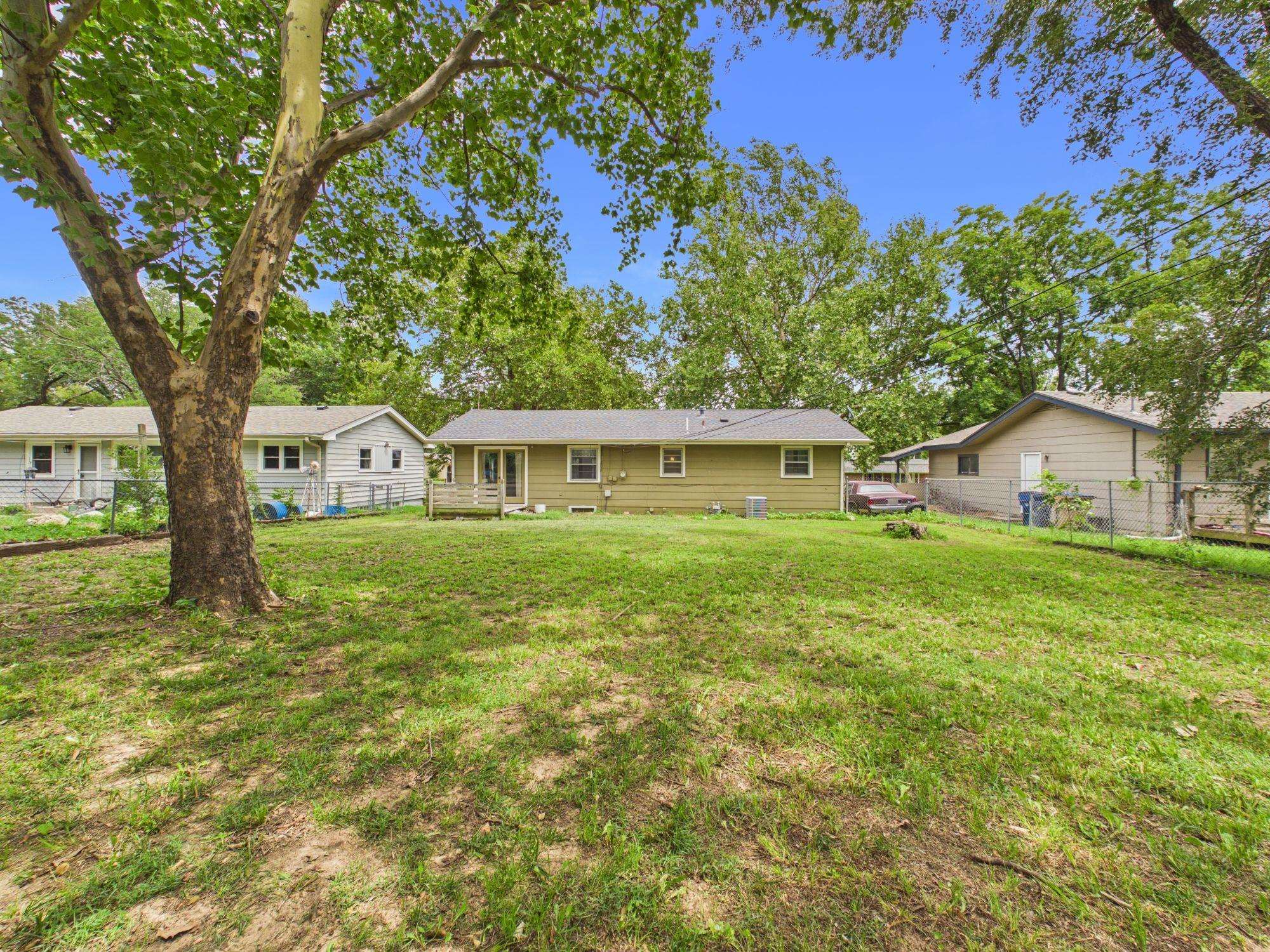 901 N Foulk Dr Property Photo 20