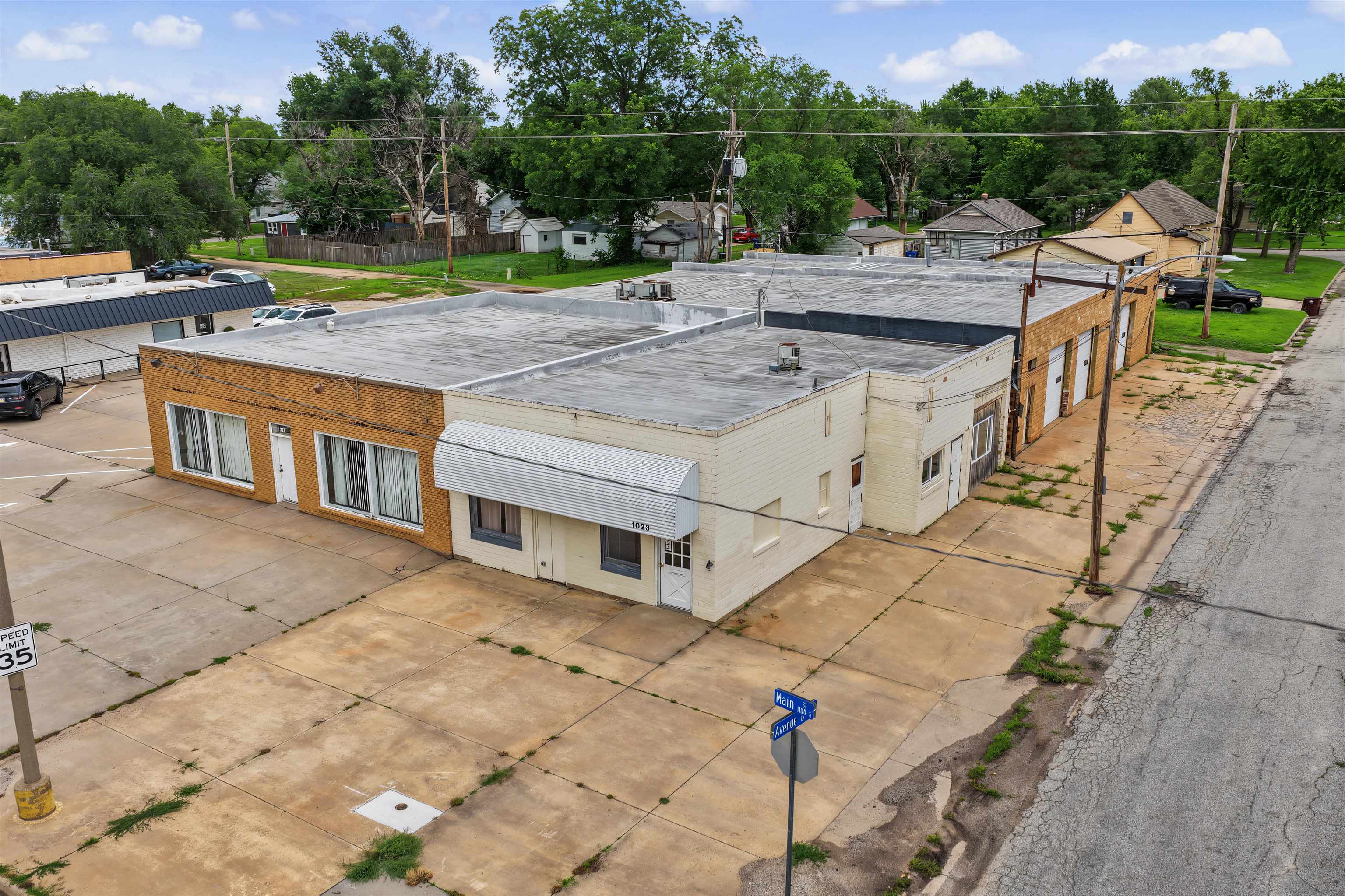 1021 S Main St. Property Photo 1