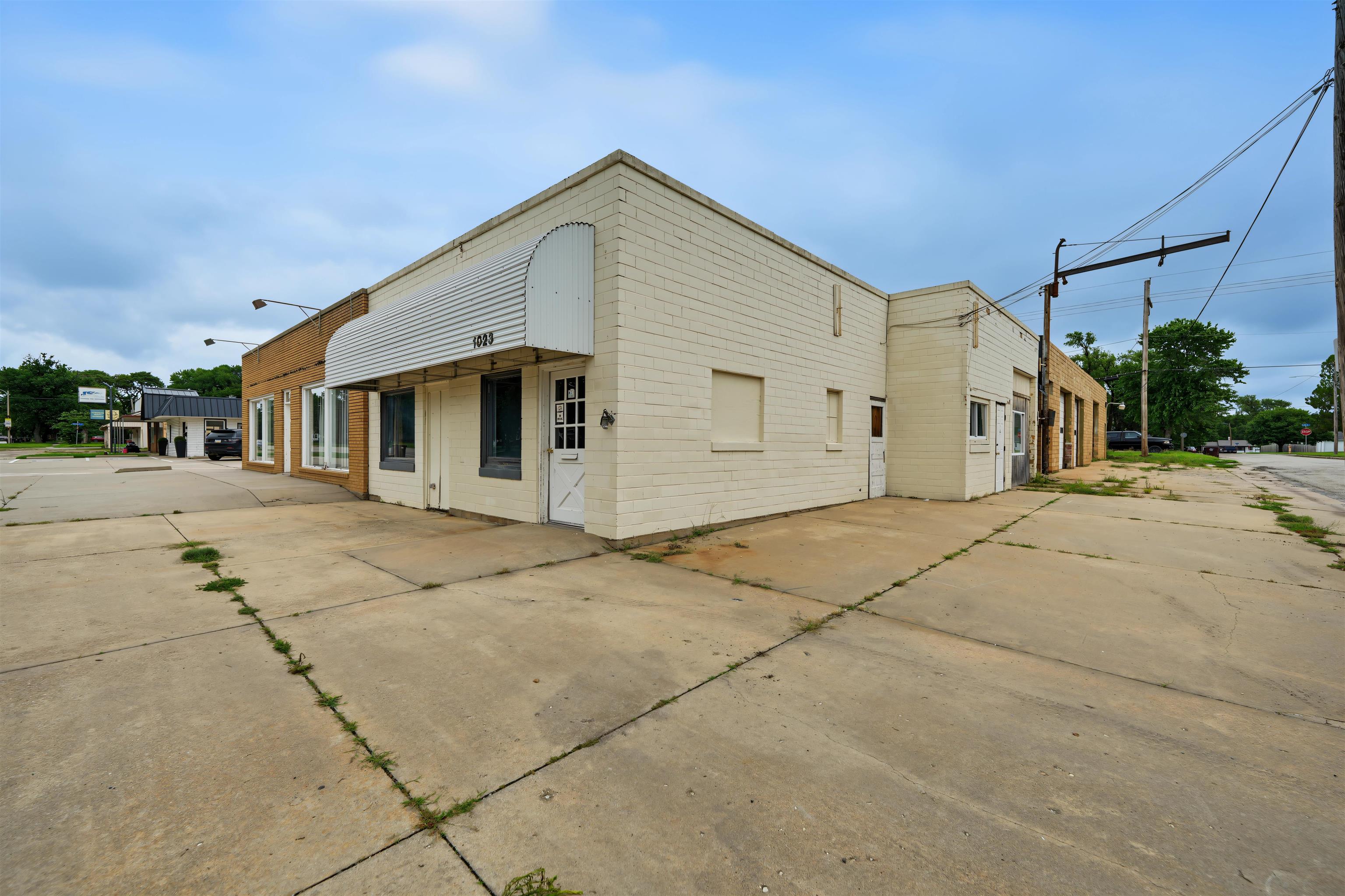 1021 S Main St. Property Photo 2