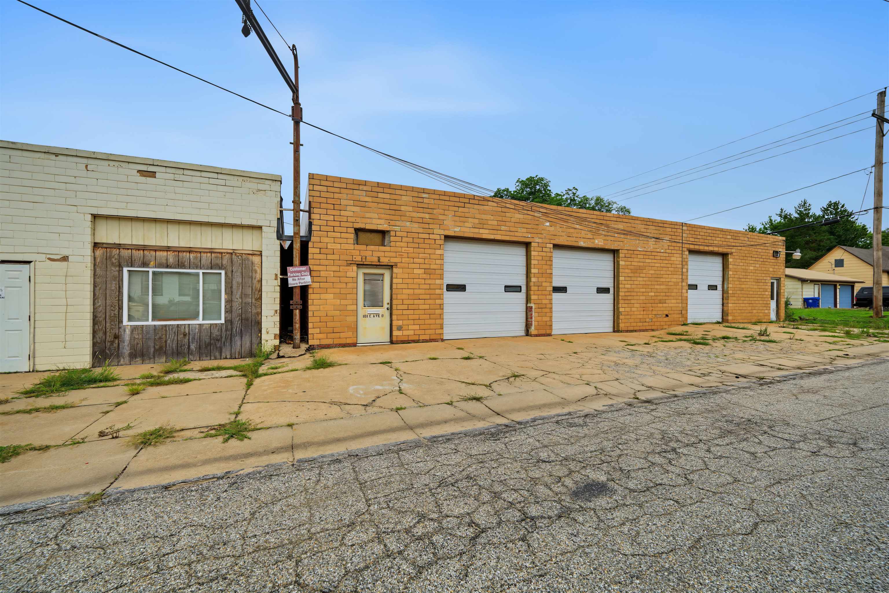 1021 S Main St. Property Photo 4