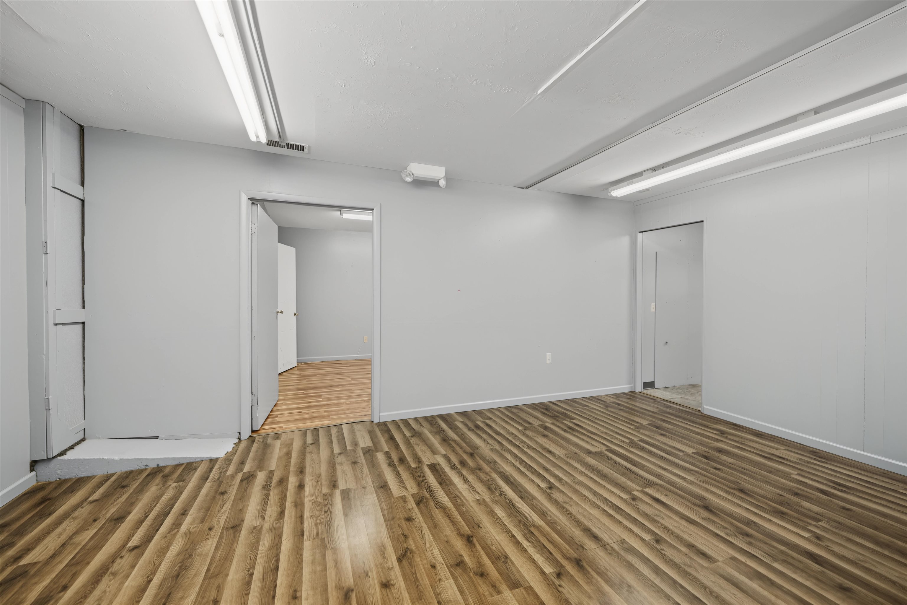 1021 S Main St. Property Photo 8